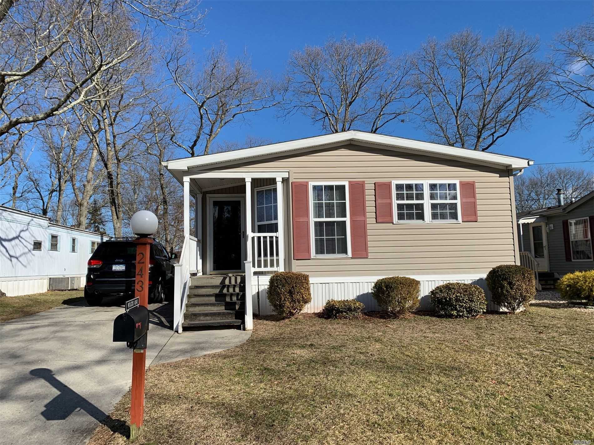 #1 photo, 1661-243 Old Country Road, Riverhead , NY 11901