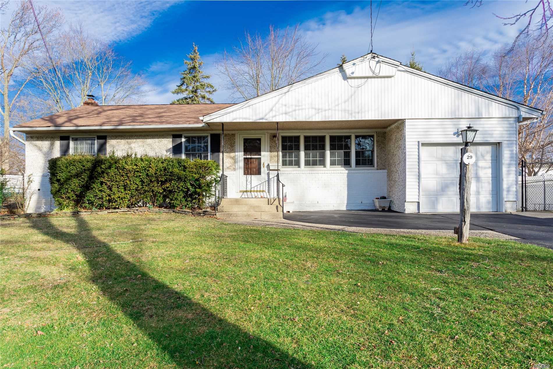 #1 photo, 29 Teaneck Drive, سوفولك East Northport , NY 11731