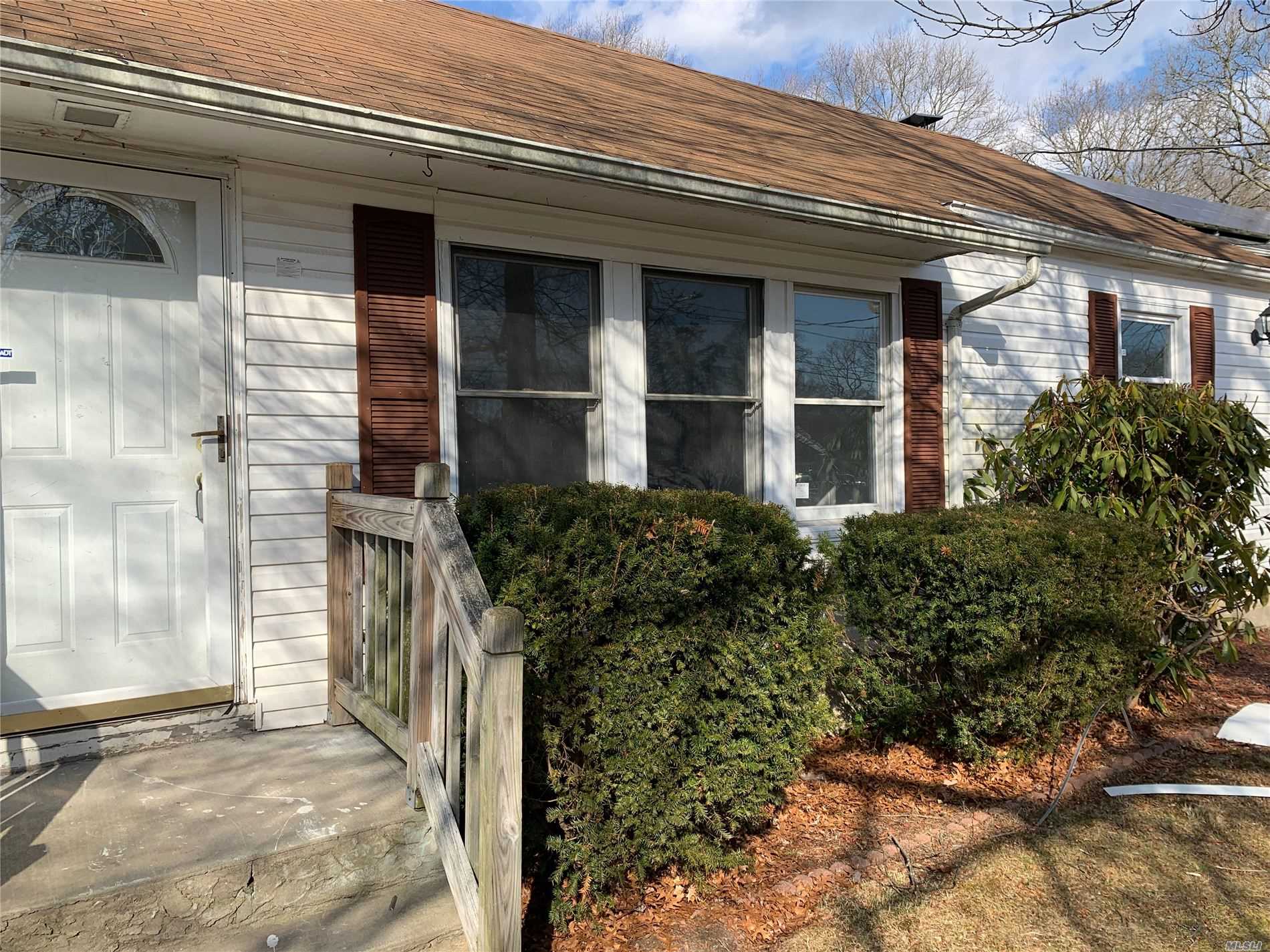 #1 photo, 75 Parkwood Drive, מחוז סאפוק Mastic Beach , NY 11951