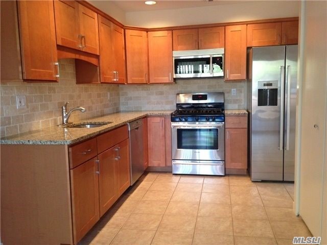 #1 photo, 90 Timber Ridge Drive, サフォーク郡 Holbrook , NY 11741