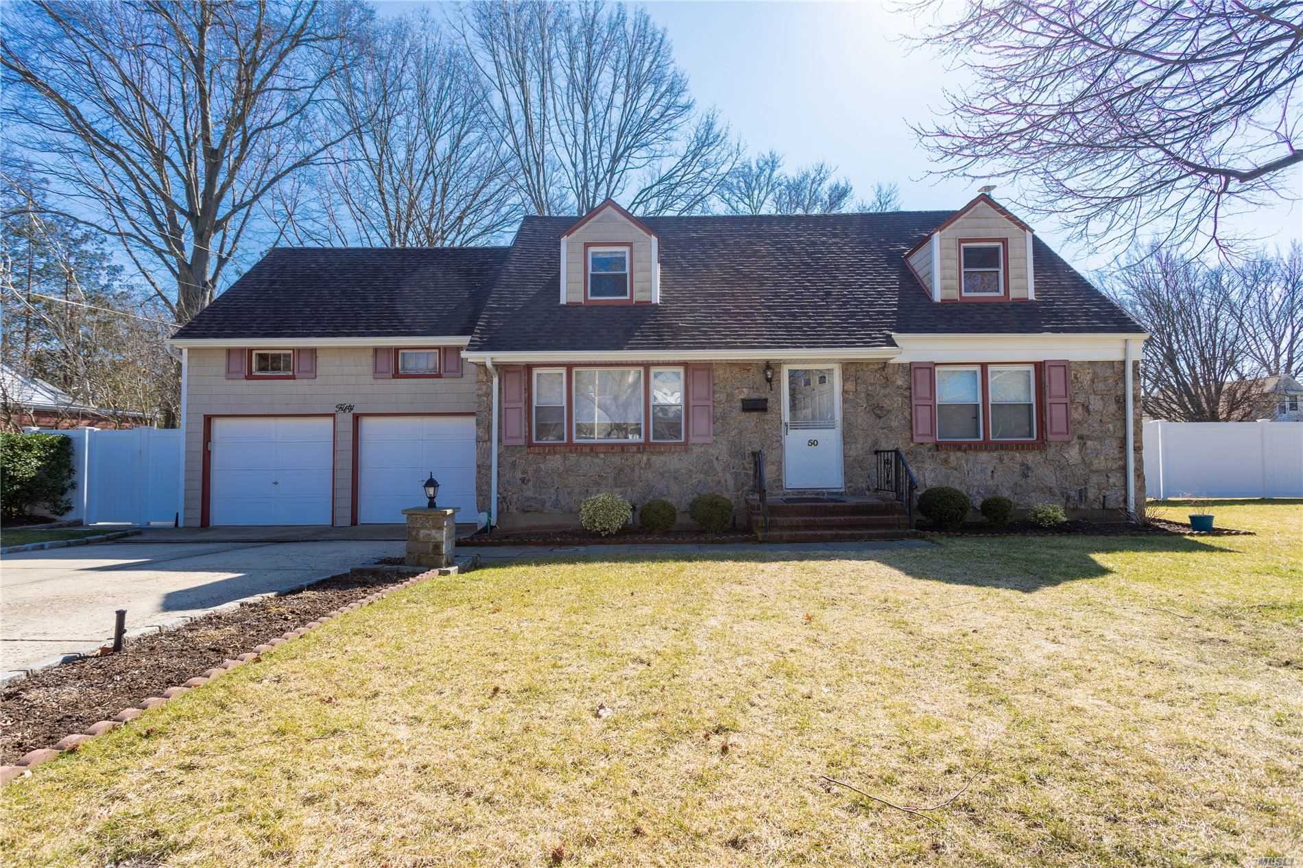 #1 photo, 50 Wickey Avenue, 롱 아일랜드 Westbury , NY 11590