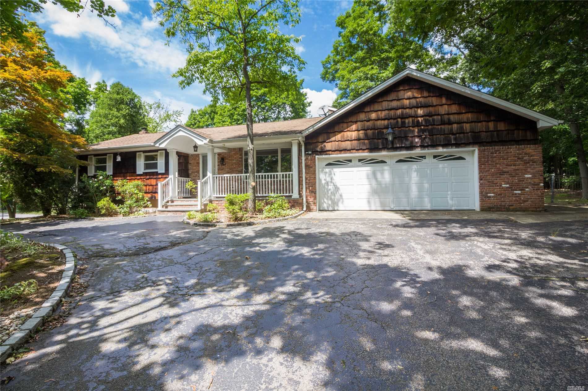 #1 photo, 1 Monett Place, سوفولك Greenlawn , NY 11740