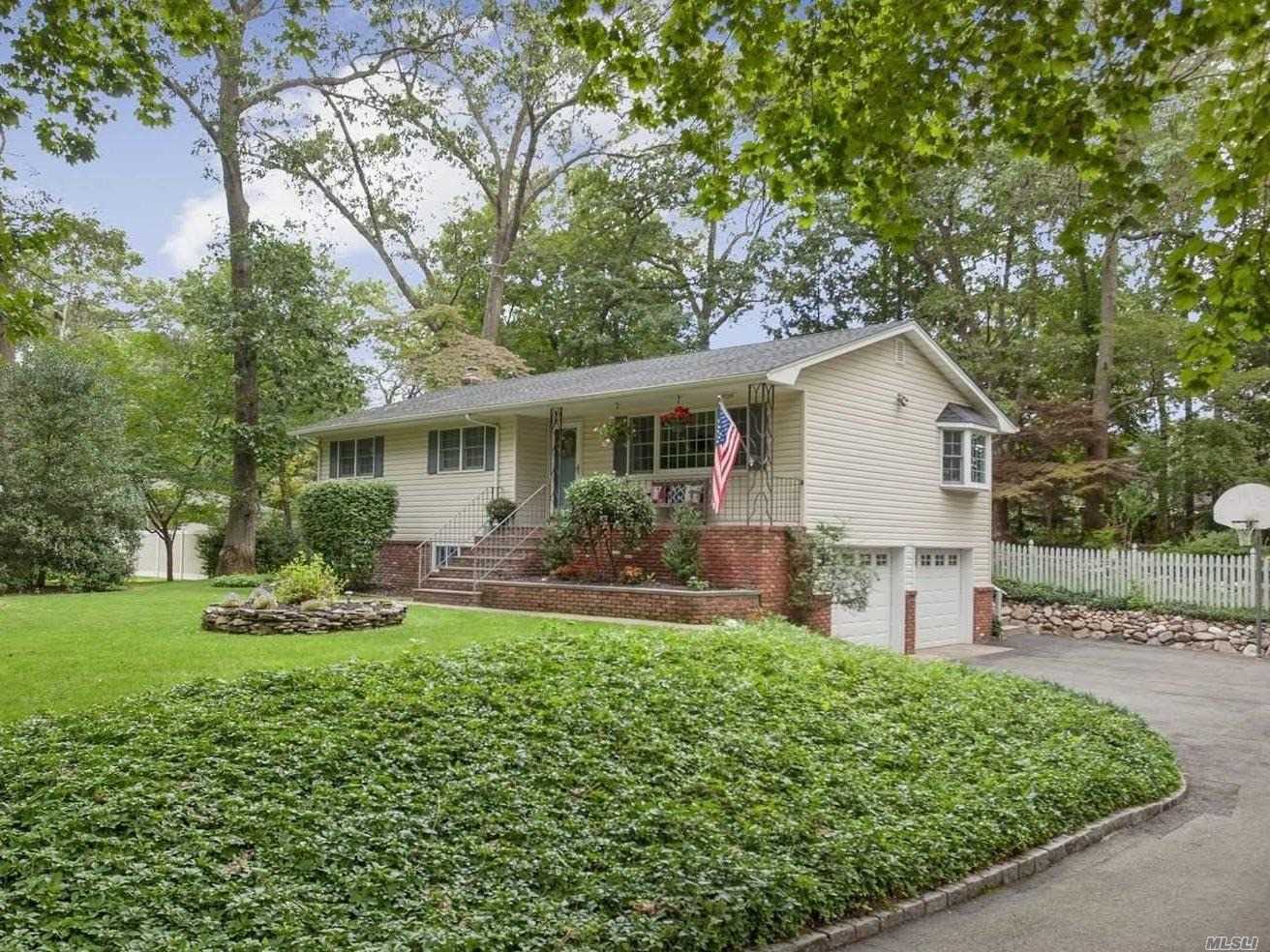 #1 photo, 64 Overhill Road, 东长岛 Wading River , NY 11792