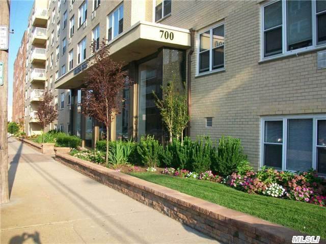 #1 photo, 700 Shore Rd, ナッソー郡 Long Beach , NY 11561