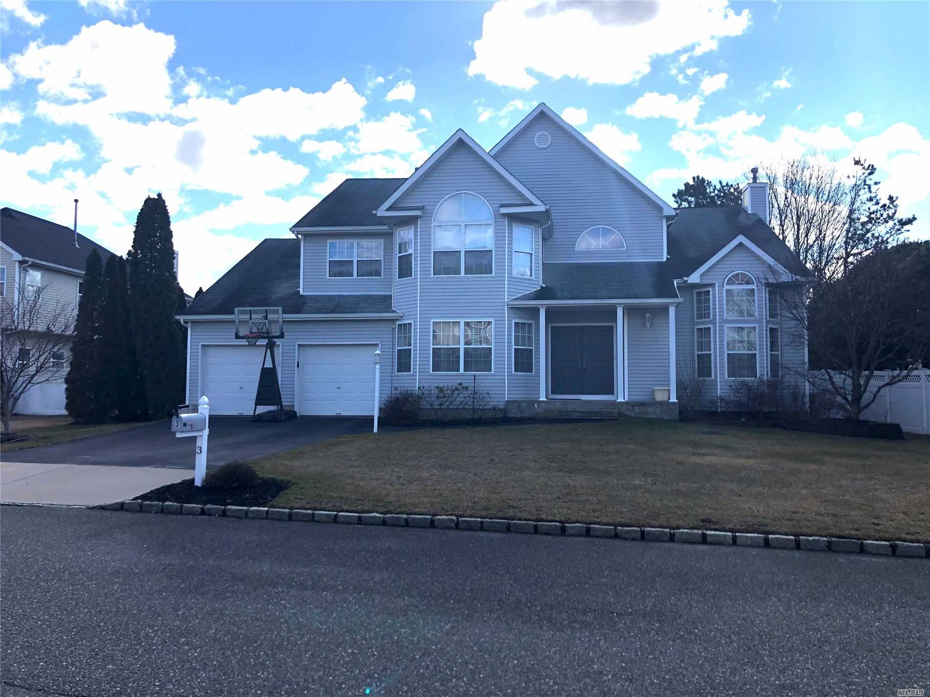 #1 photo, 3 Mayflower Lane, מחוז סאפוק Holtsville , NY 11742