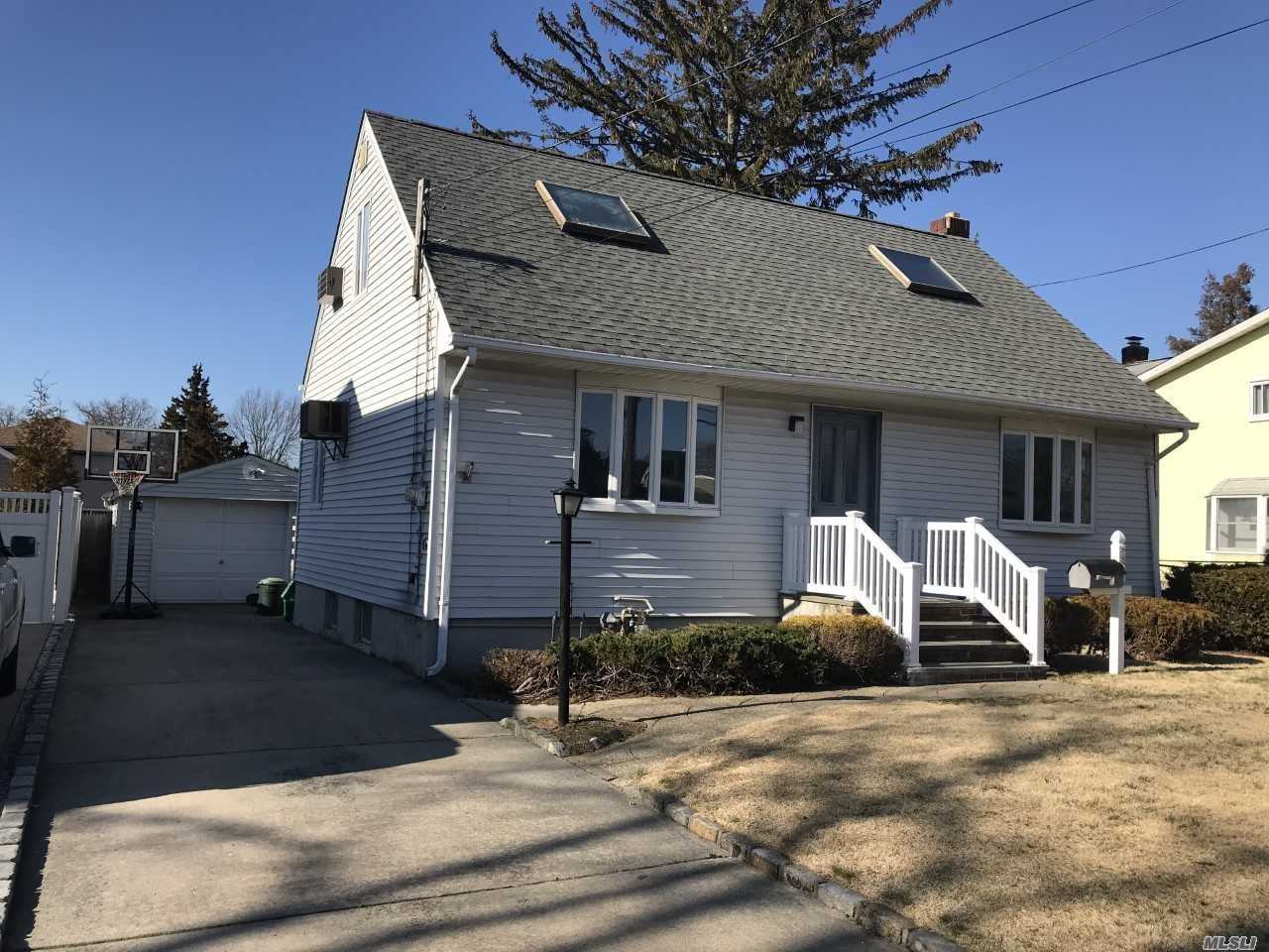 #1 photo, 2345 Webster Street, ナッソー郡 Bellmore , NY 11710