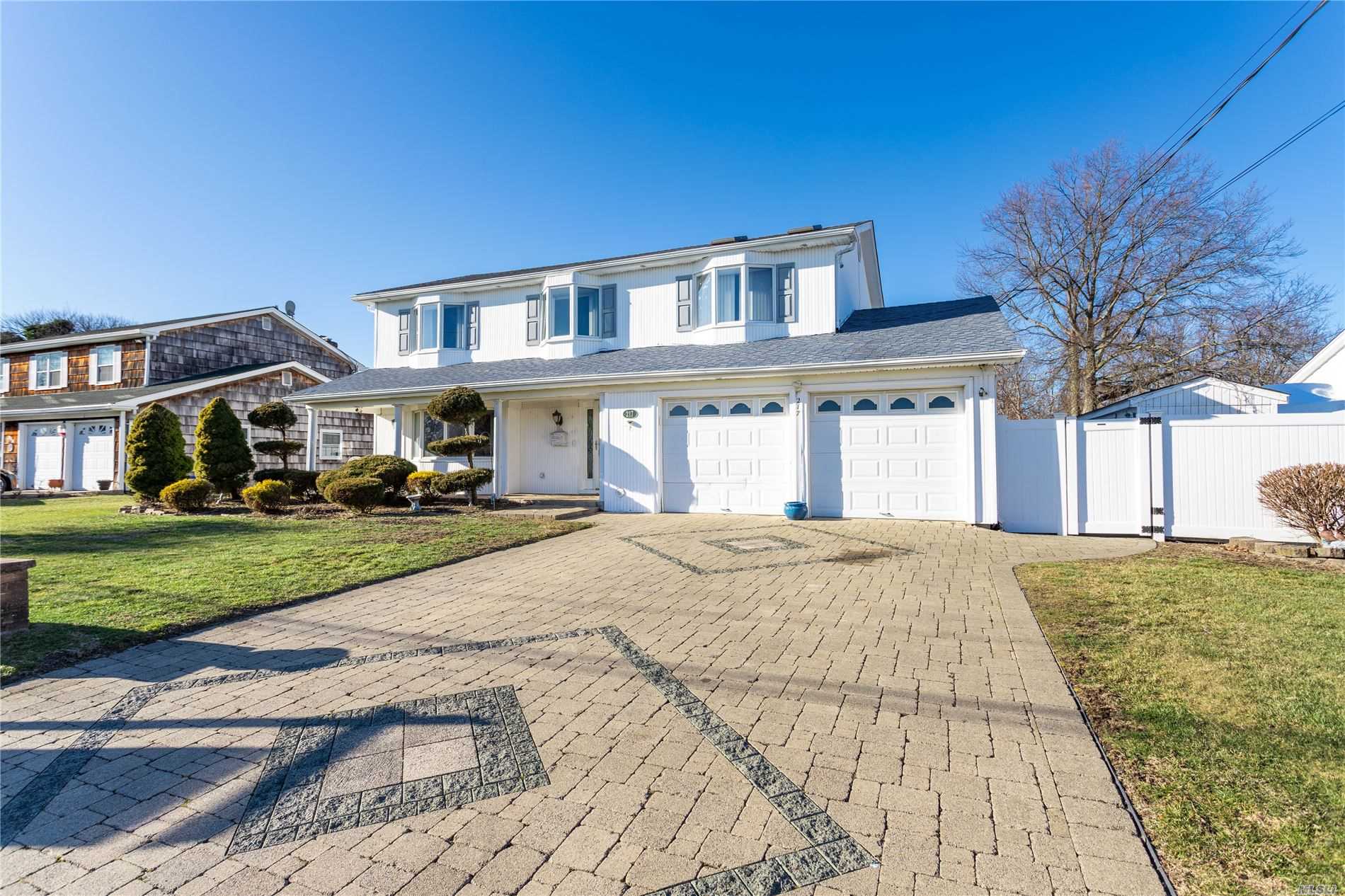 #1 photo, 217 Sandpiper Lane, West Babylon , NY 11704