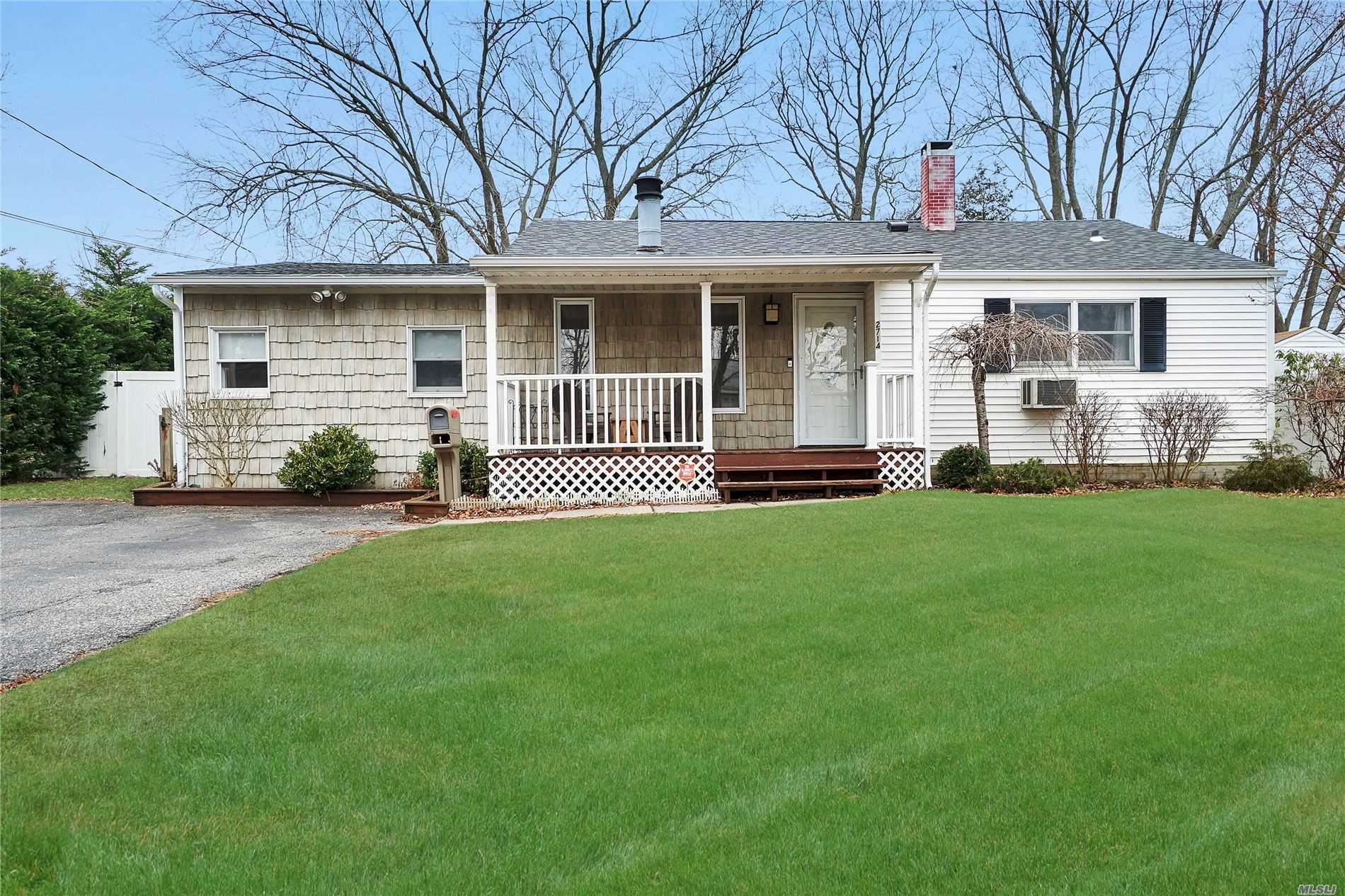 #1 photo, 2714 Falcon Avenue, Medford , NY 11763