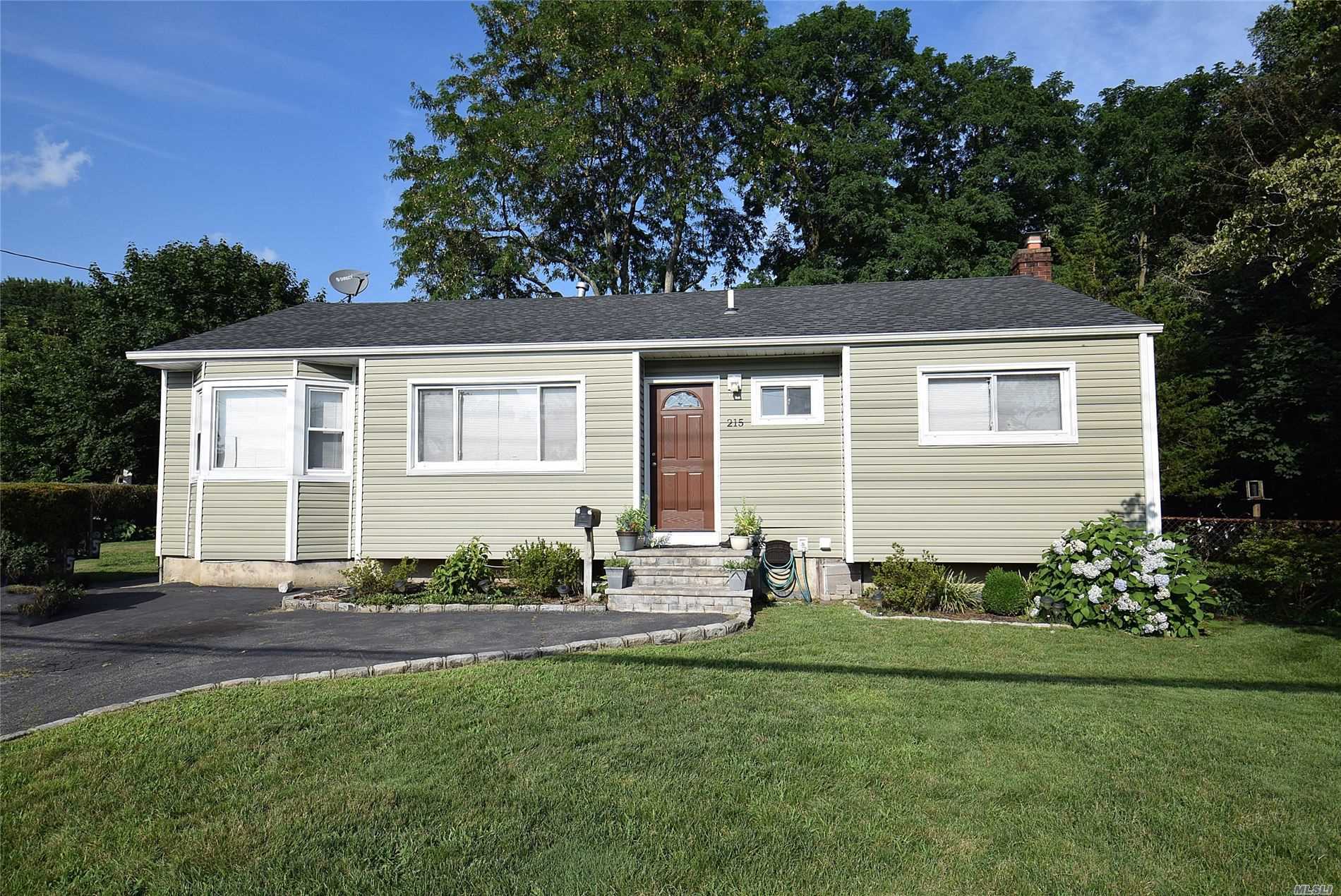 #1 photo, 215 Oakland Avenue, Central Islip , NY 11722