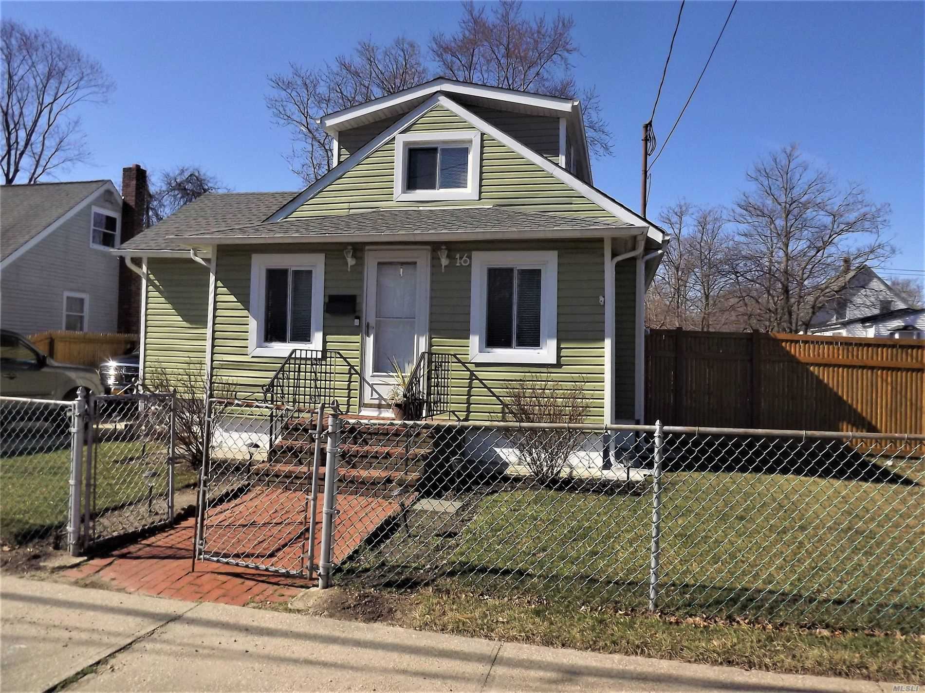 #1 photo, 16 William Street, サフォーク郡 Central Islip , NY 11722