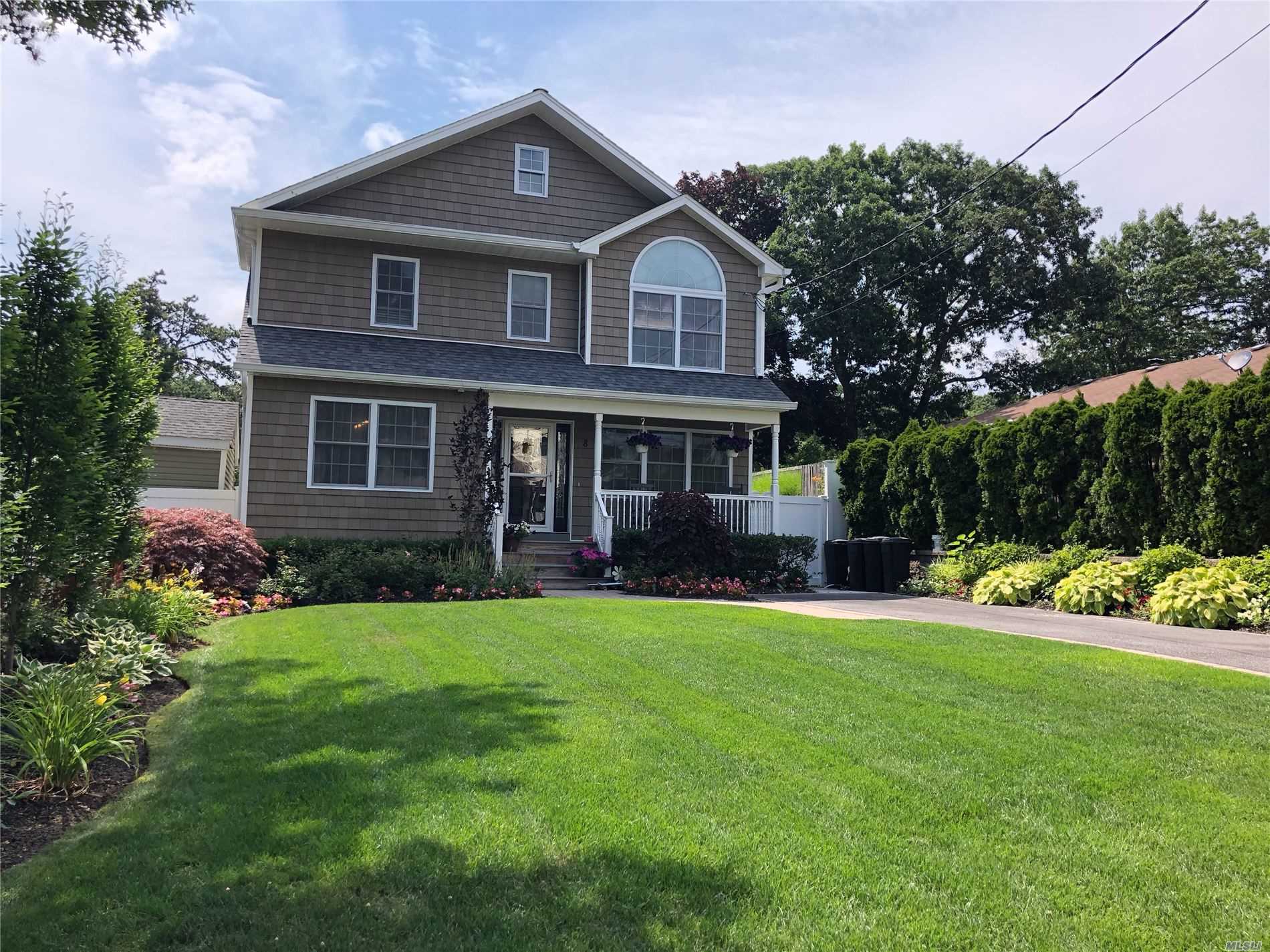 #1 photo, 8 Flower Avenue, מחוז סאפוק Holtsville , NY 11742