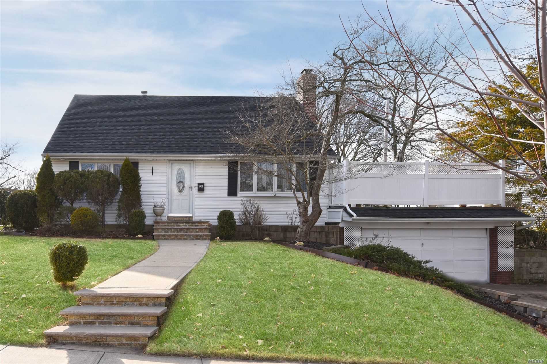 #1 photo, 98 Oak Ridge Lane, ナッソー郡 Albertson , NY 11507