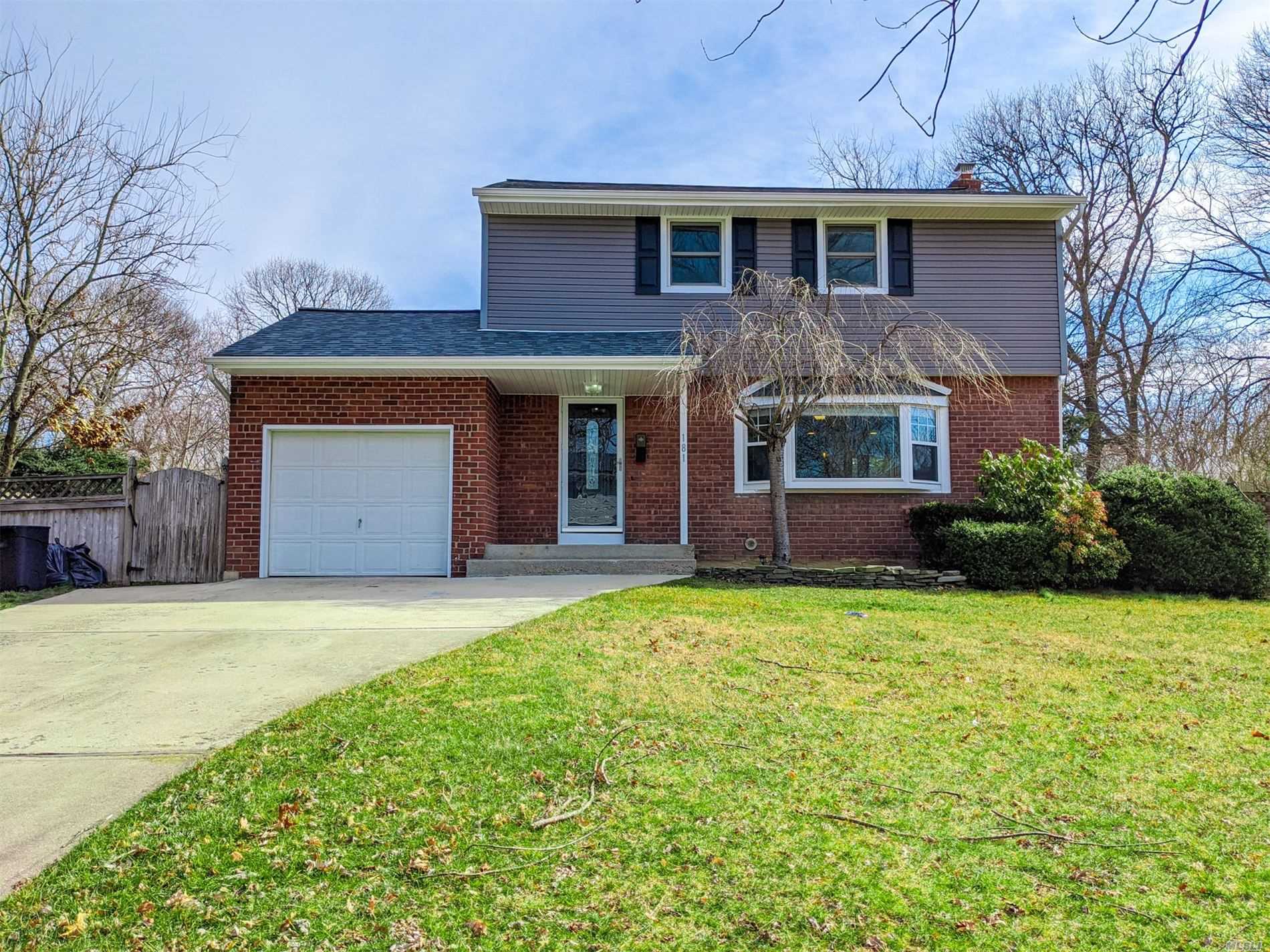 #1 photo, 181 Tree Road, מחוז סאפוק Centereach , NY 11720