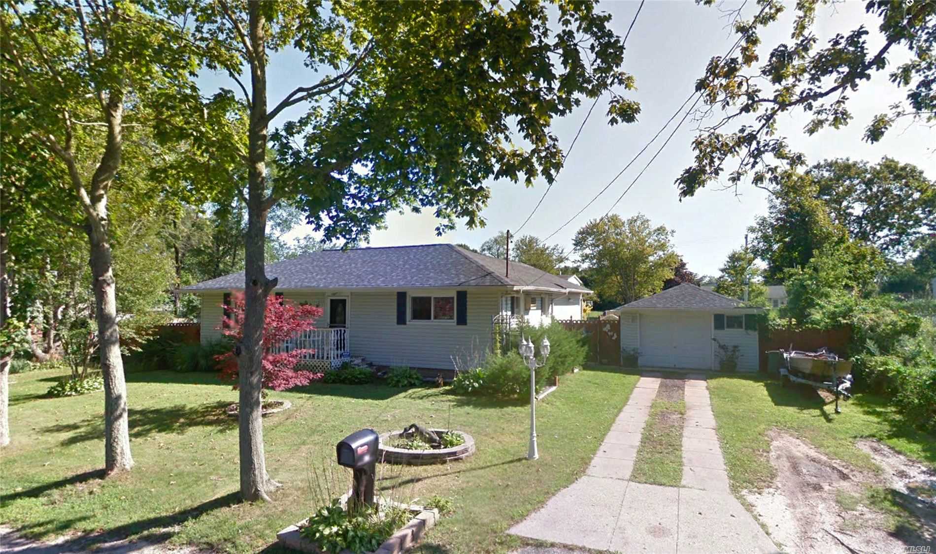 #1 photo, 135 Diana Drive, سوفولك Mastic Beach , NY 11951