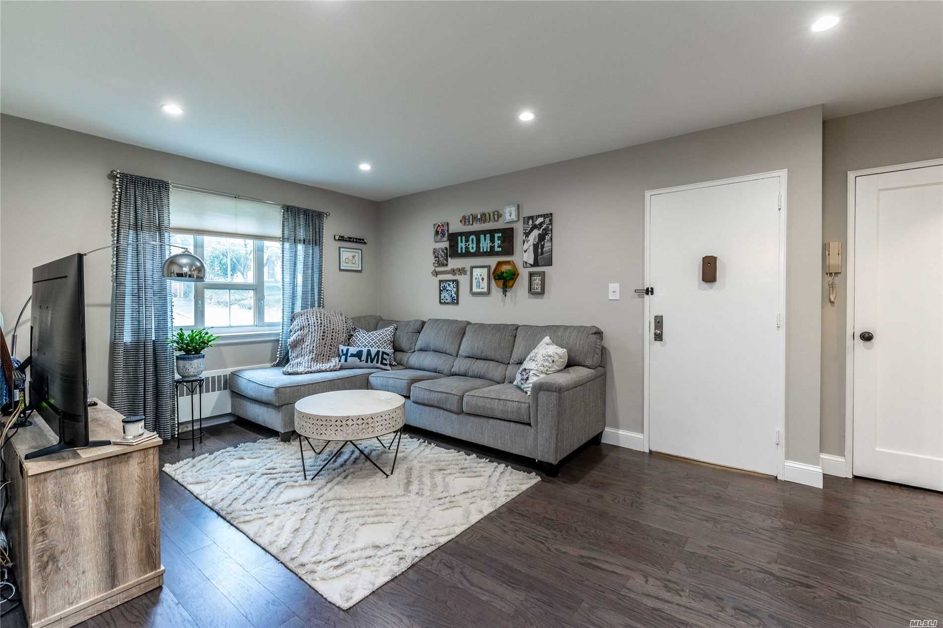 #1 photo, 427 W Main Street, サフォーク郡 Huntington , NY 11743