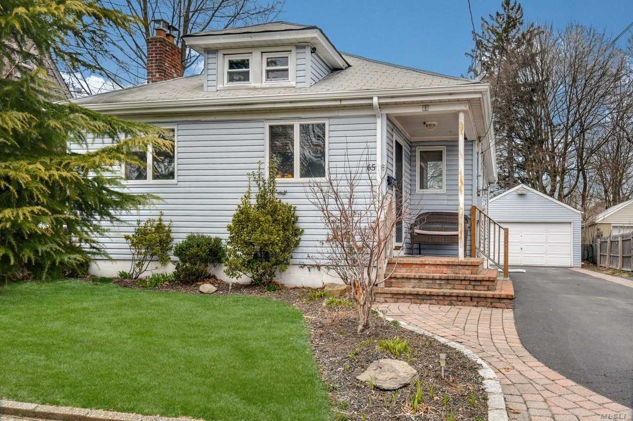 #1 photo, 65 W 10th Street, Huntington Station , NY 11746