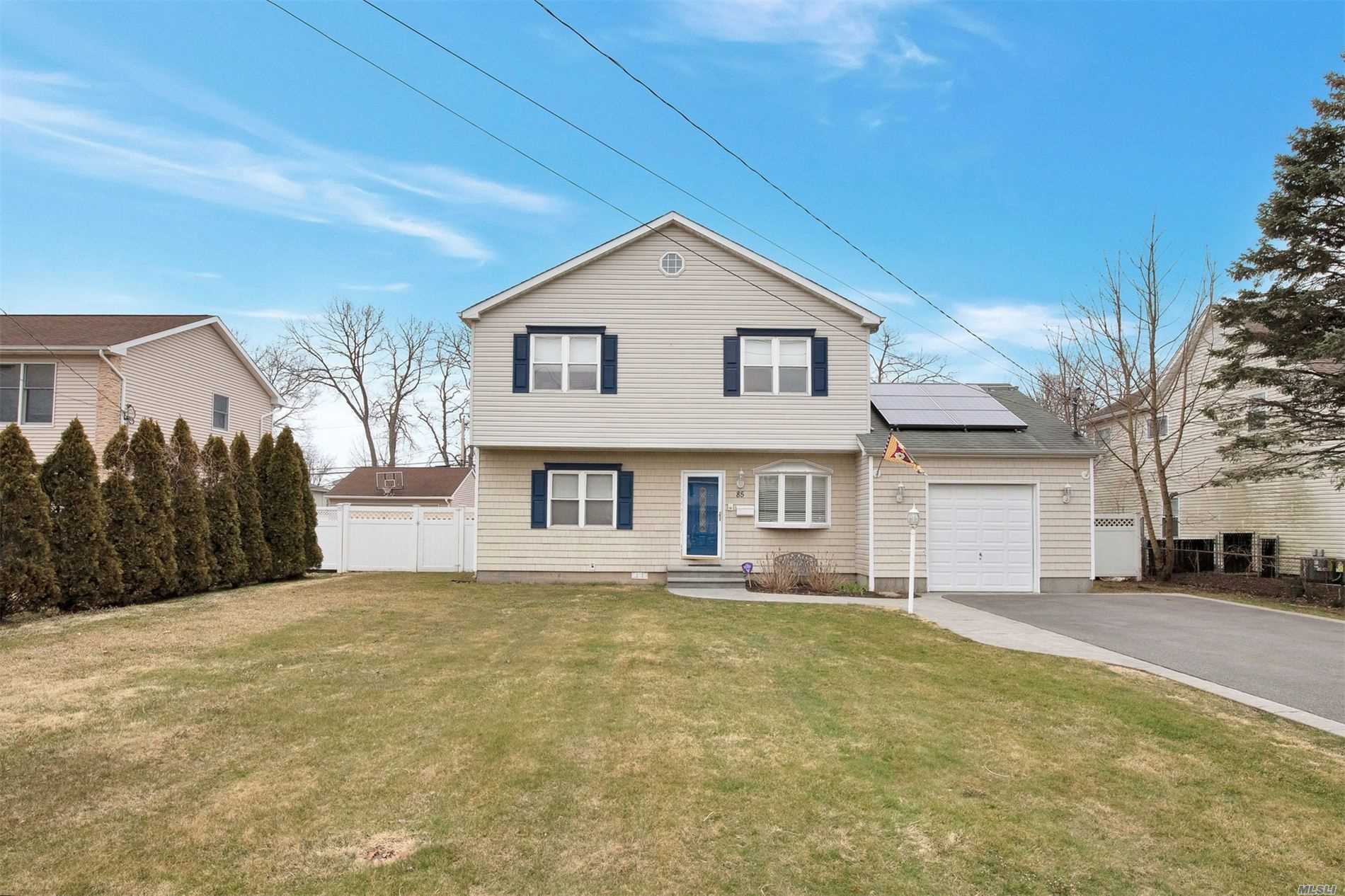 #1 photo, 85 Meroke Lane, East Islip , NY 11730