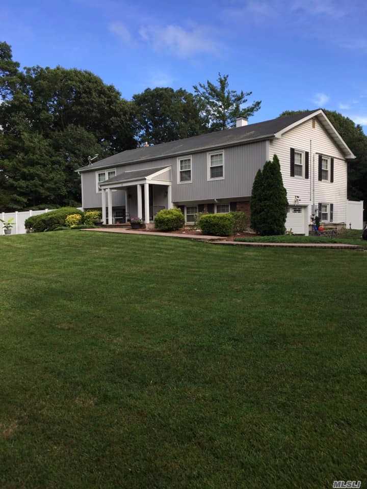 #1 photo, 10 Woodridge Lane, Coram , NY 11727