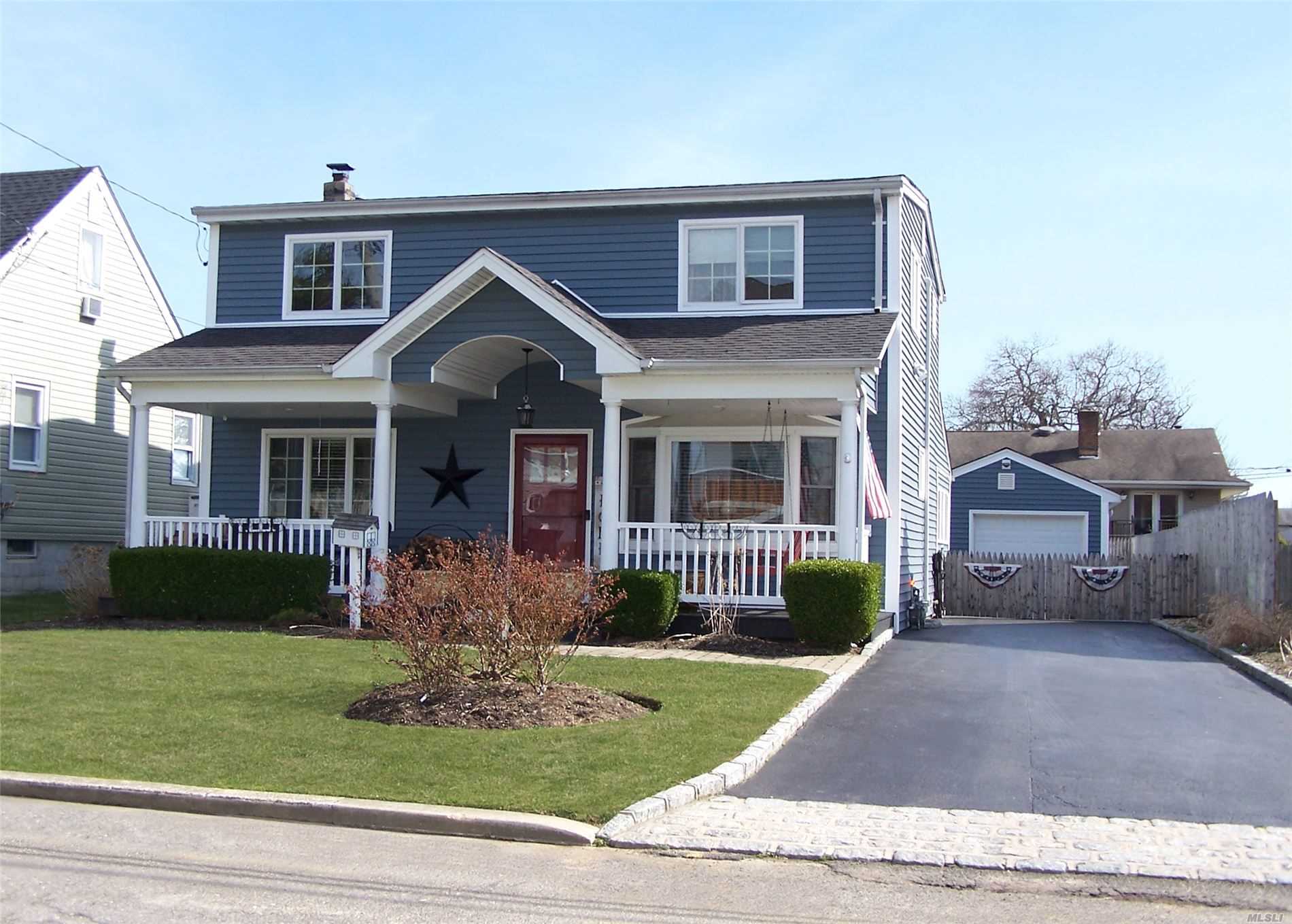 #1 photo, 99 Willow Lane, 東長島 Lindenhurst , NY 11757