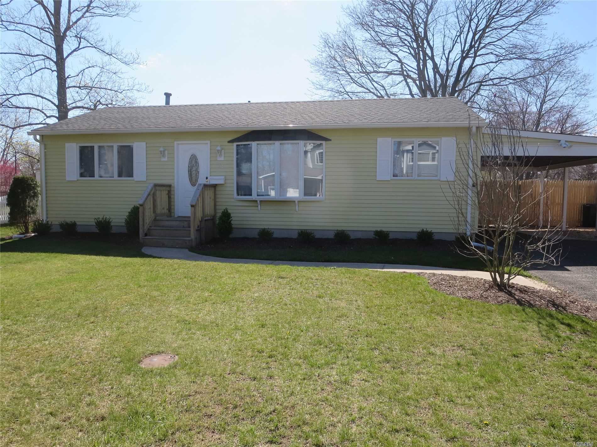 #1 photo, 72 Barteau Avenue, سوفولك Blue Point , NY 11715