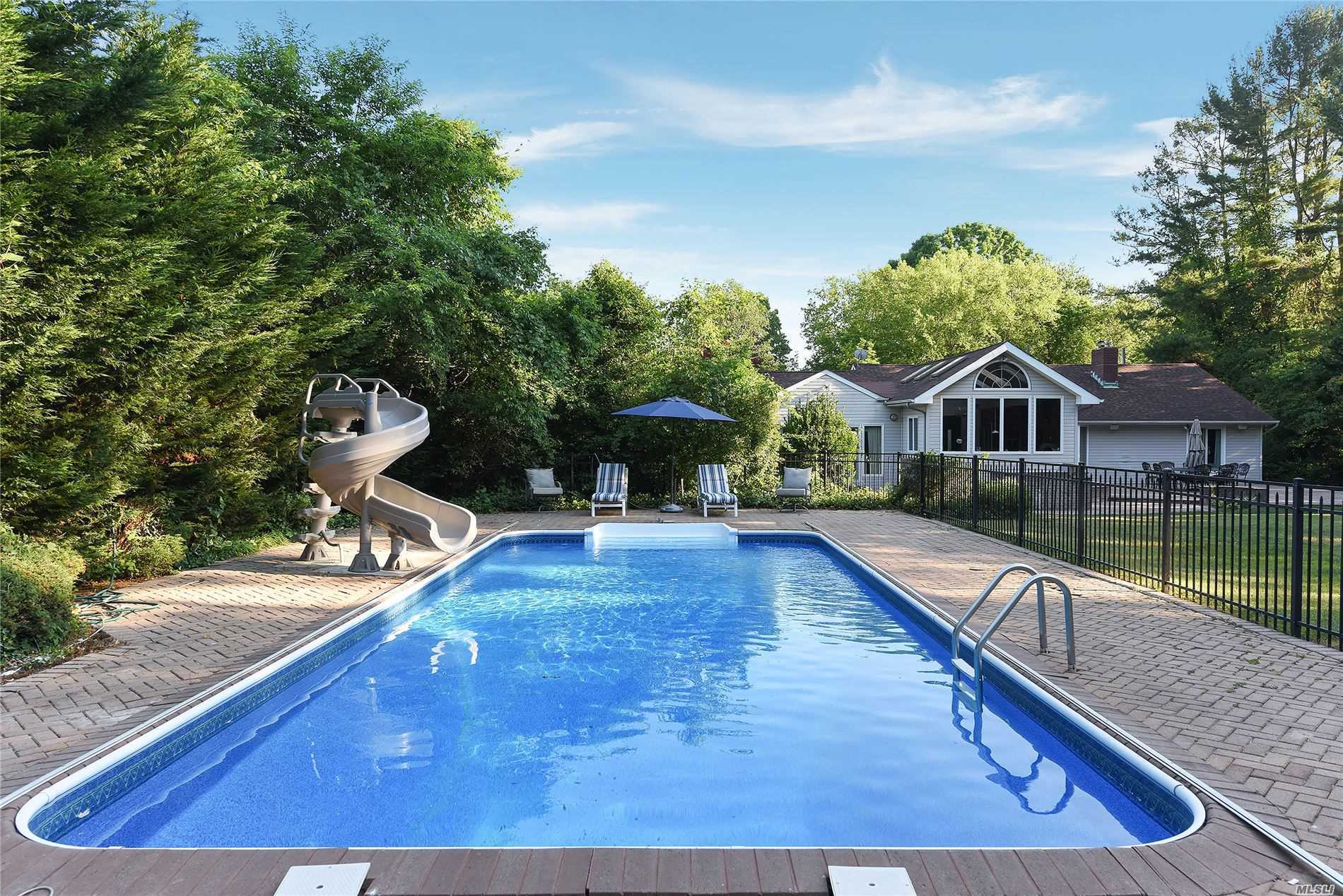 #1 photo, 25 Topsfield Lane, Huntington , NY 11743