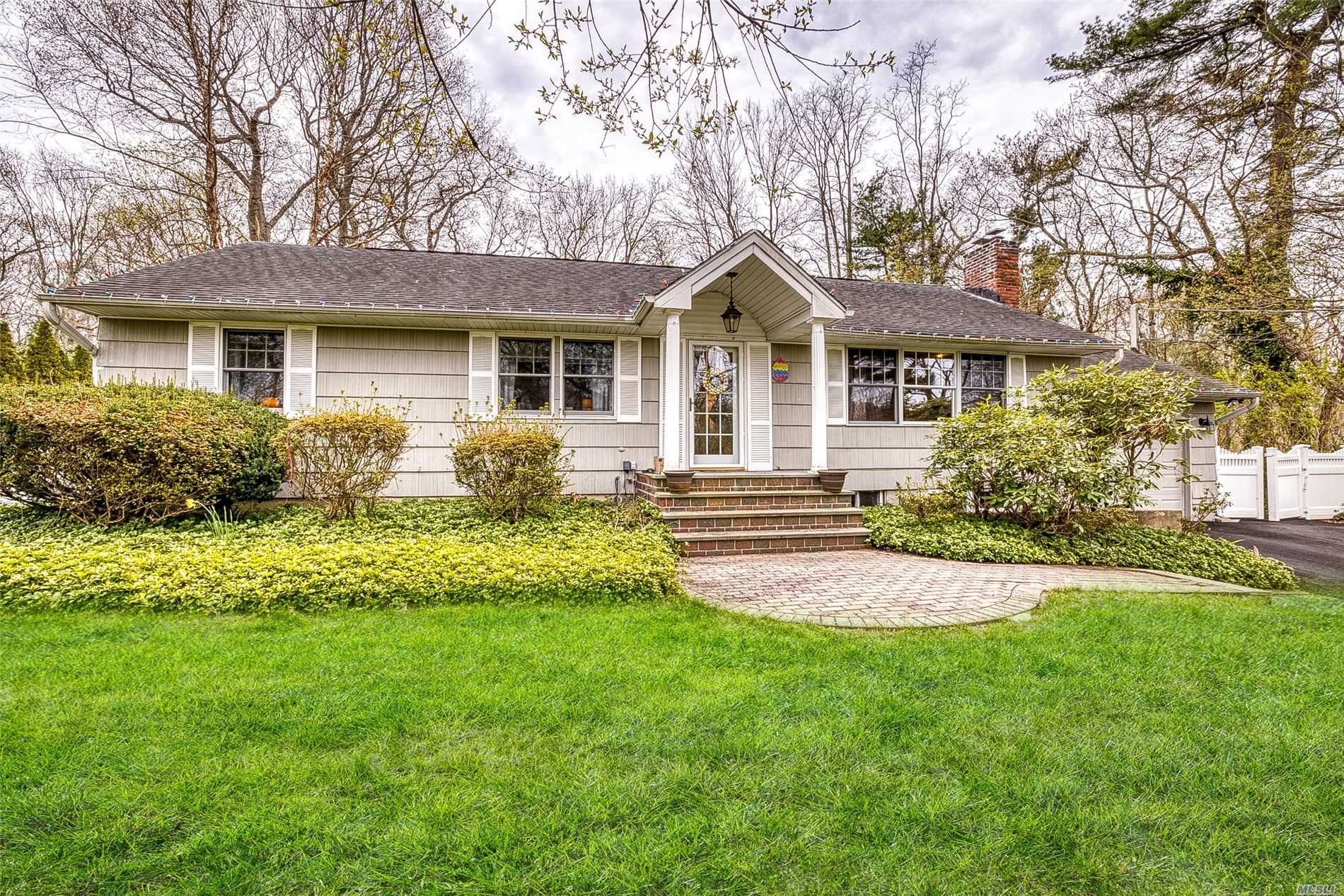 #1 photo, 18 Huyler Court, Setauket , NY 11733