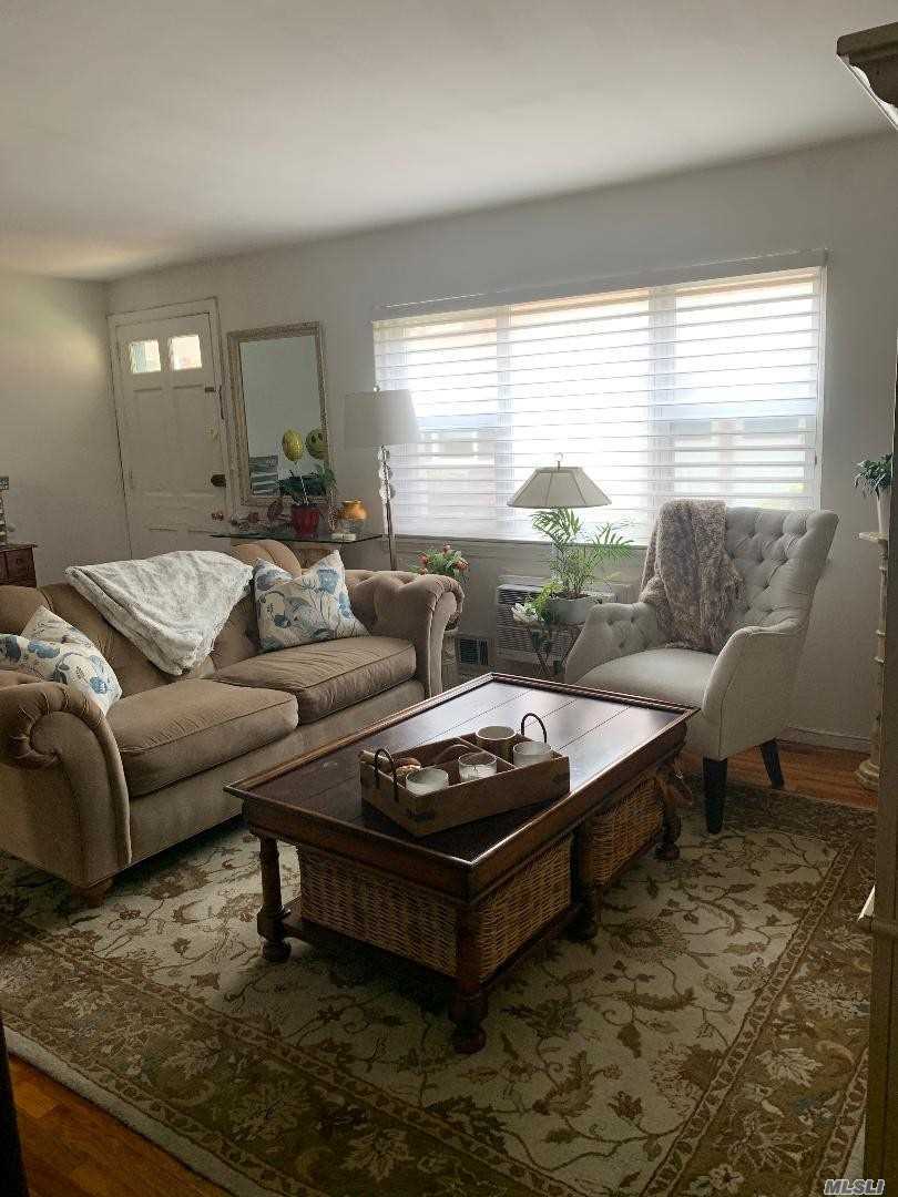 #1 photo, 92 Mcloughlin Street, ナッソー郡 Glen Cove , NY 11542