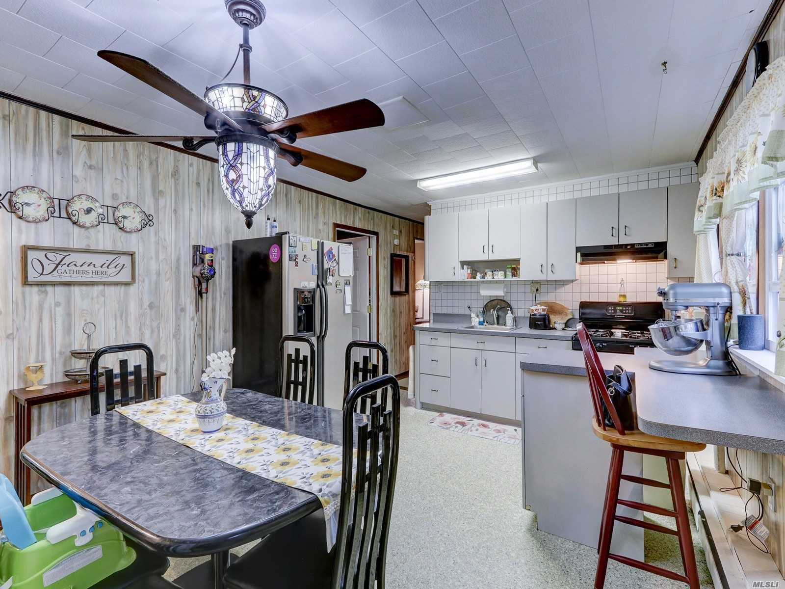 #1 photo, 433 Sunrise Highway, サフォーク郡 West Babylon , NY 11704