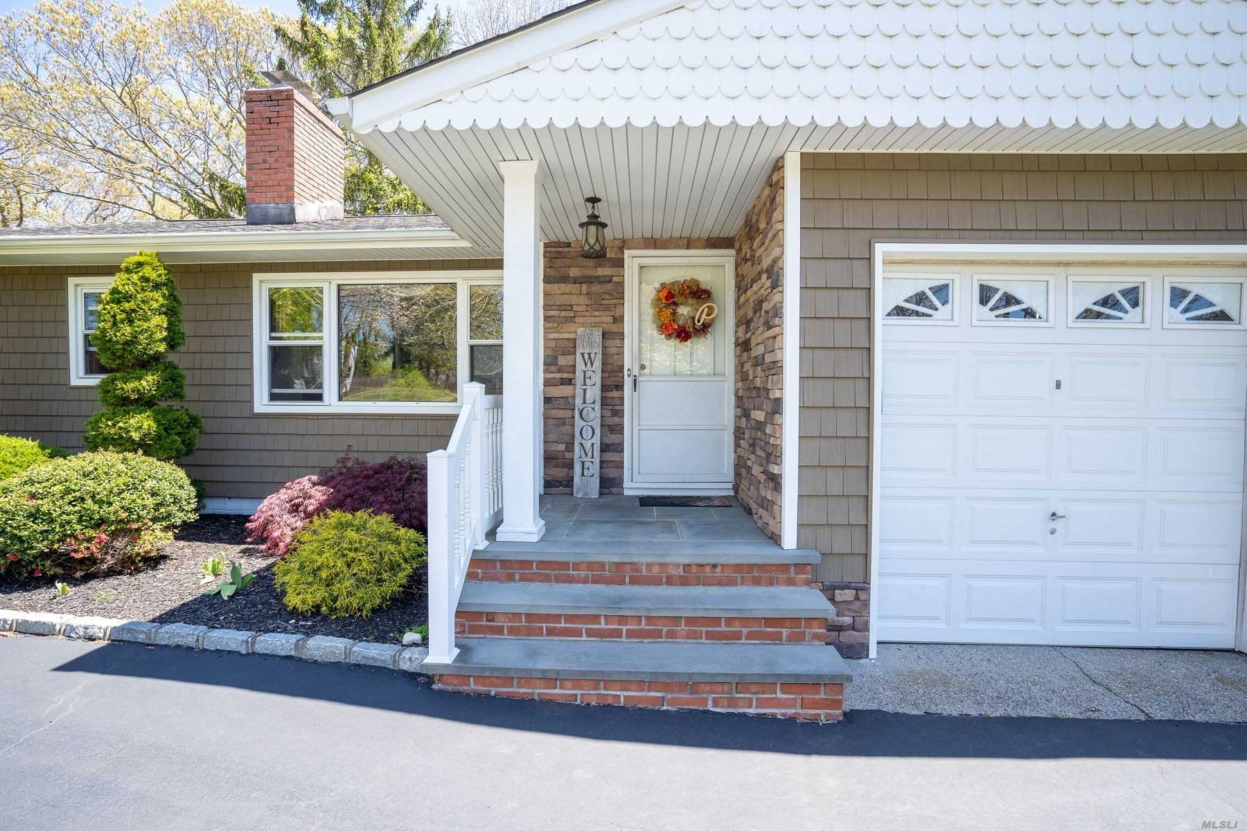 #1 photo, 65 Plymouth Boulevard, サフォーク郡 Smithtown , NY 11787