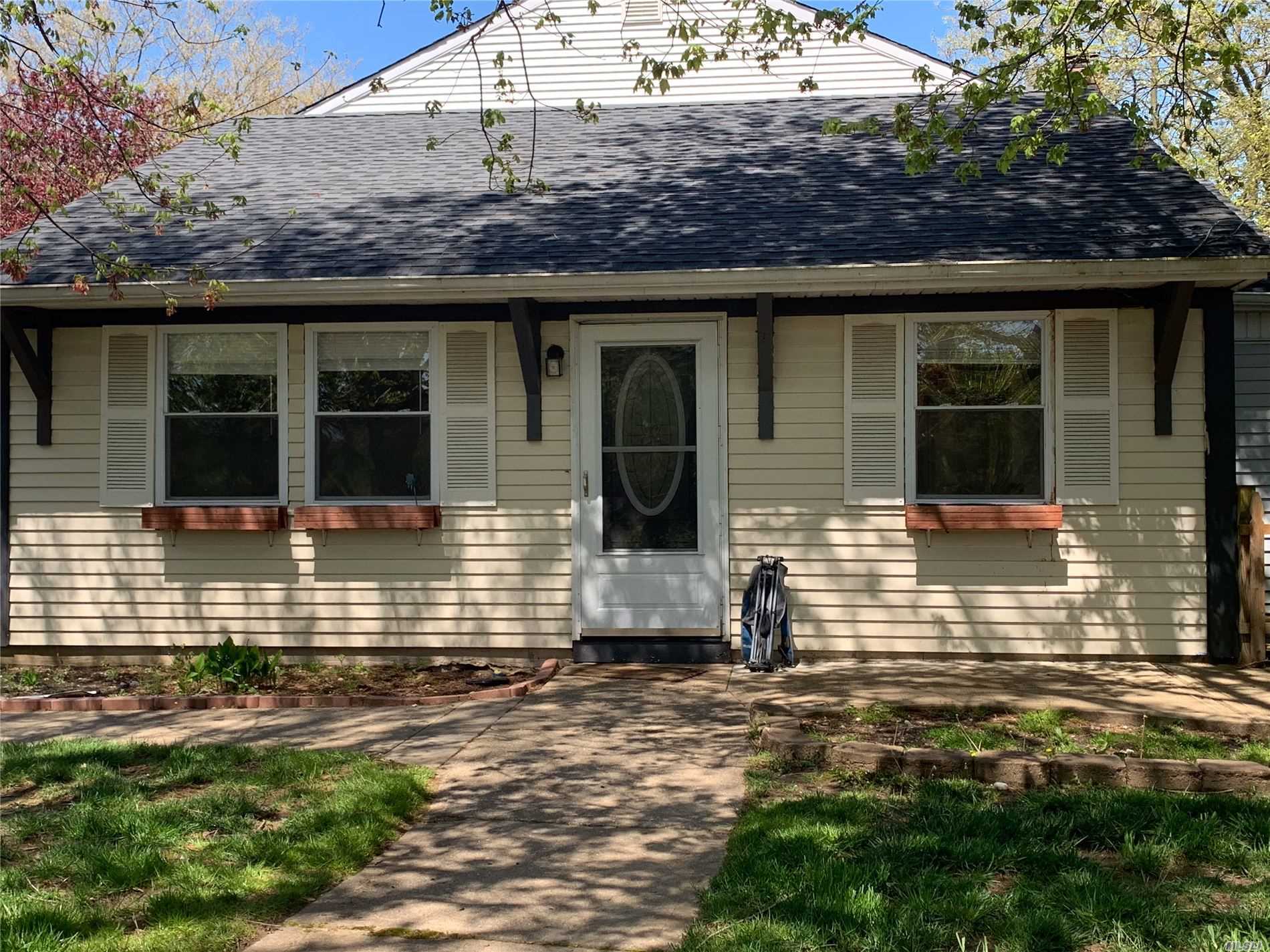 #1 photo, 10 Lexington Court, サフォーク郡 Coram , NY 11727