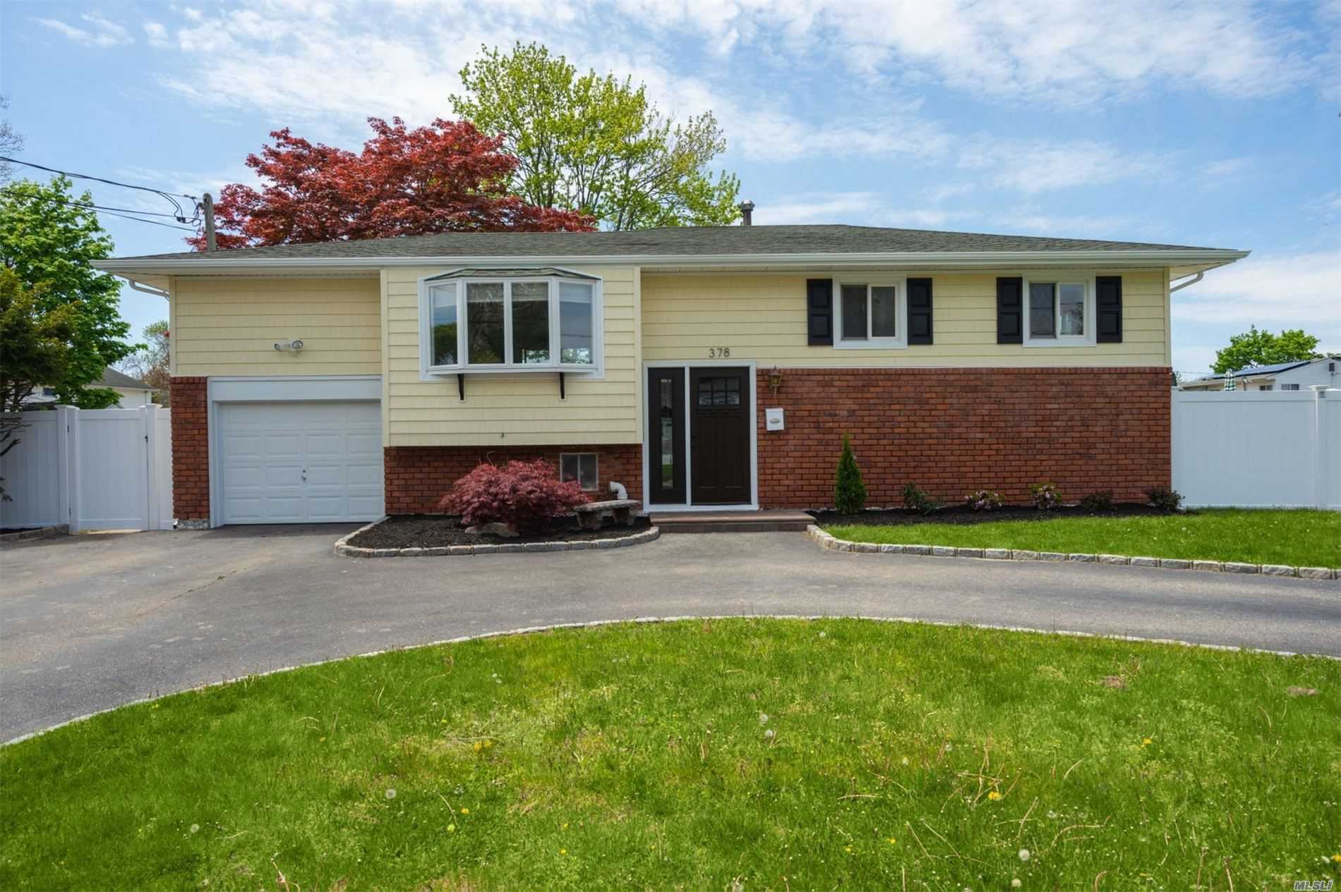 #1 photo, 378 W 22nd Street, سوفولك Deer Park , NY 11729