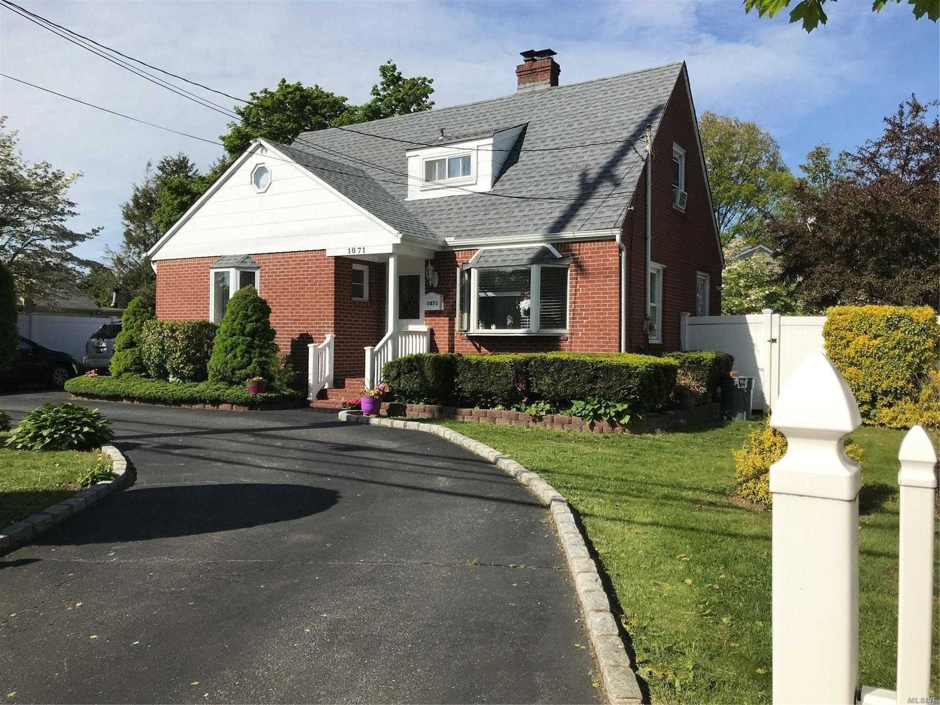 #1 photo, 1071 Little East Neck Road, West Babylon , NY 11704