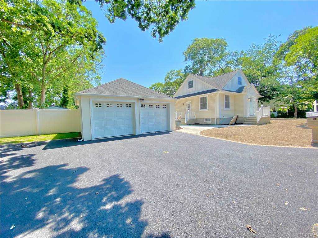 #1 photo, 124 Bradford Avenue, サフォーク郡 Holbrook , NY 11741