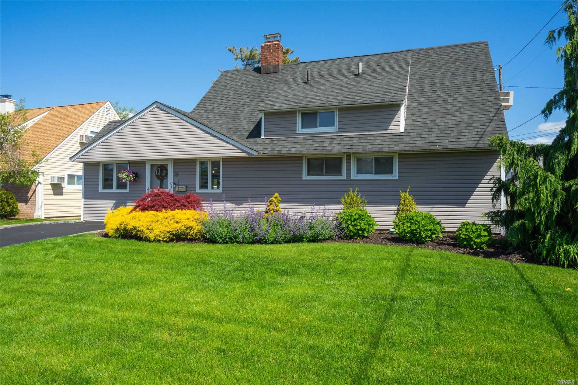 #1 photo, 15 Wisteria Lane, Wantagh , NY 11793