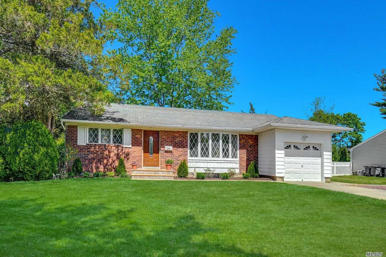 #1 photo, 24 Ramsey Road, سوفولك Commack , NY 11725