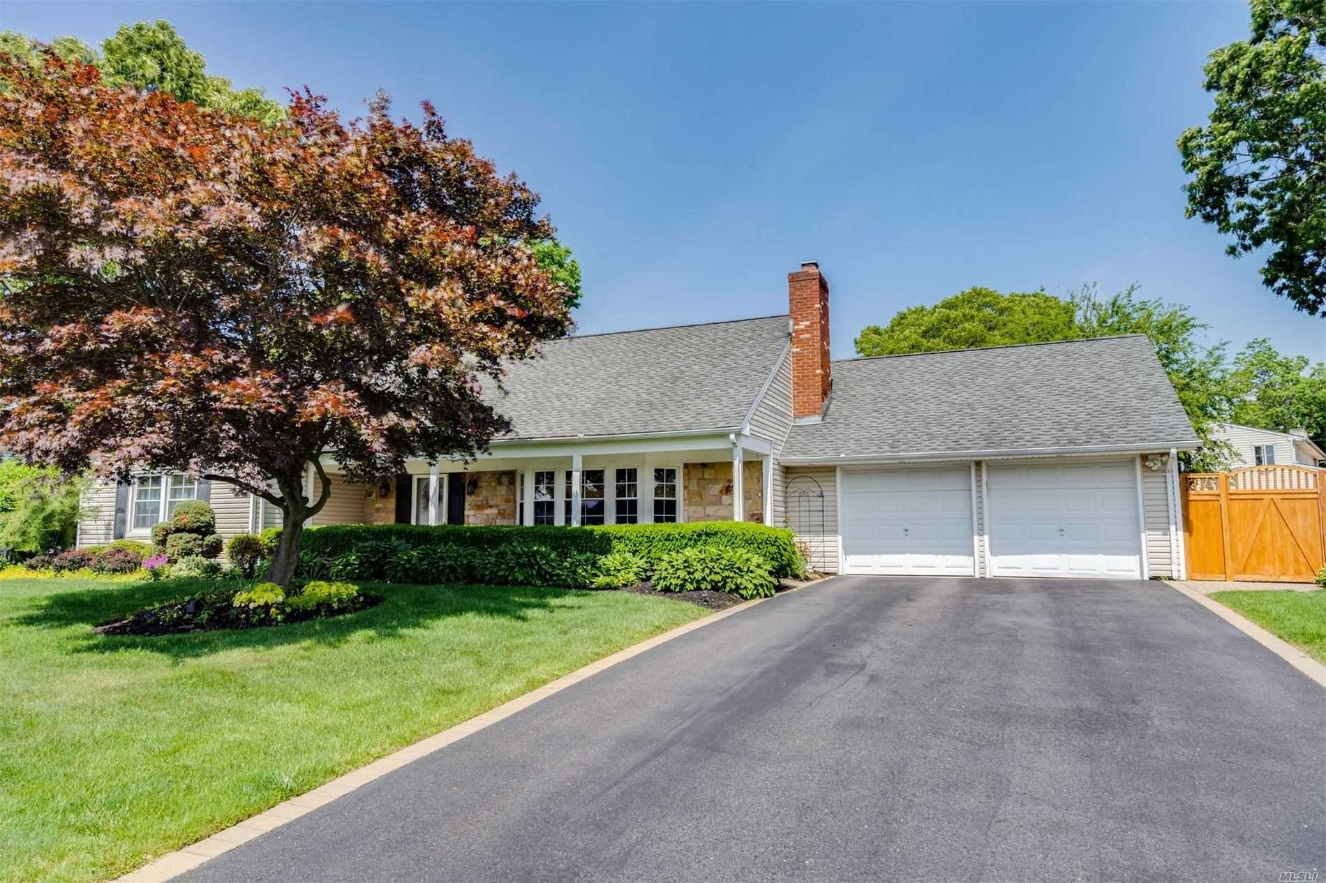 #1 photo, 3 Royalston Lane, South Setauket , NY 11720