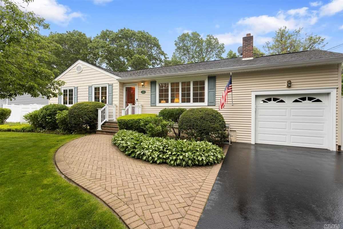 #1 photo, 144 Thames Street, 东长岛 Port Jefferson Station , NY 11776