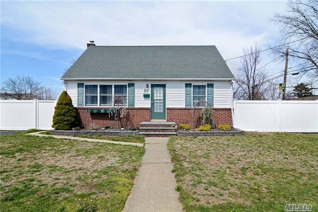 #1 photo, 51 Fallwood Parkway, サフォーク郡 Farmingdale , Ny 11735