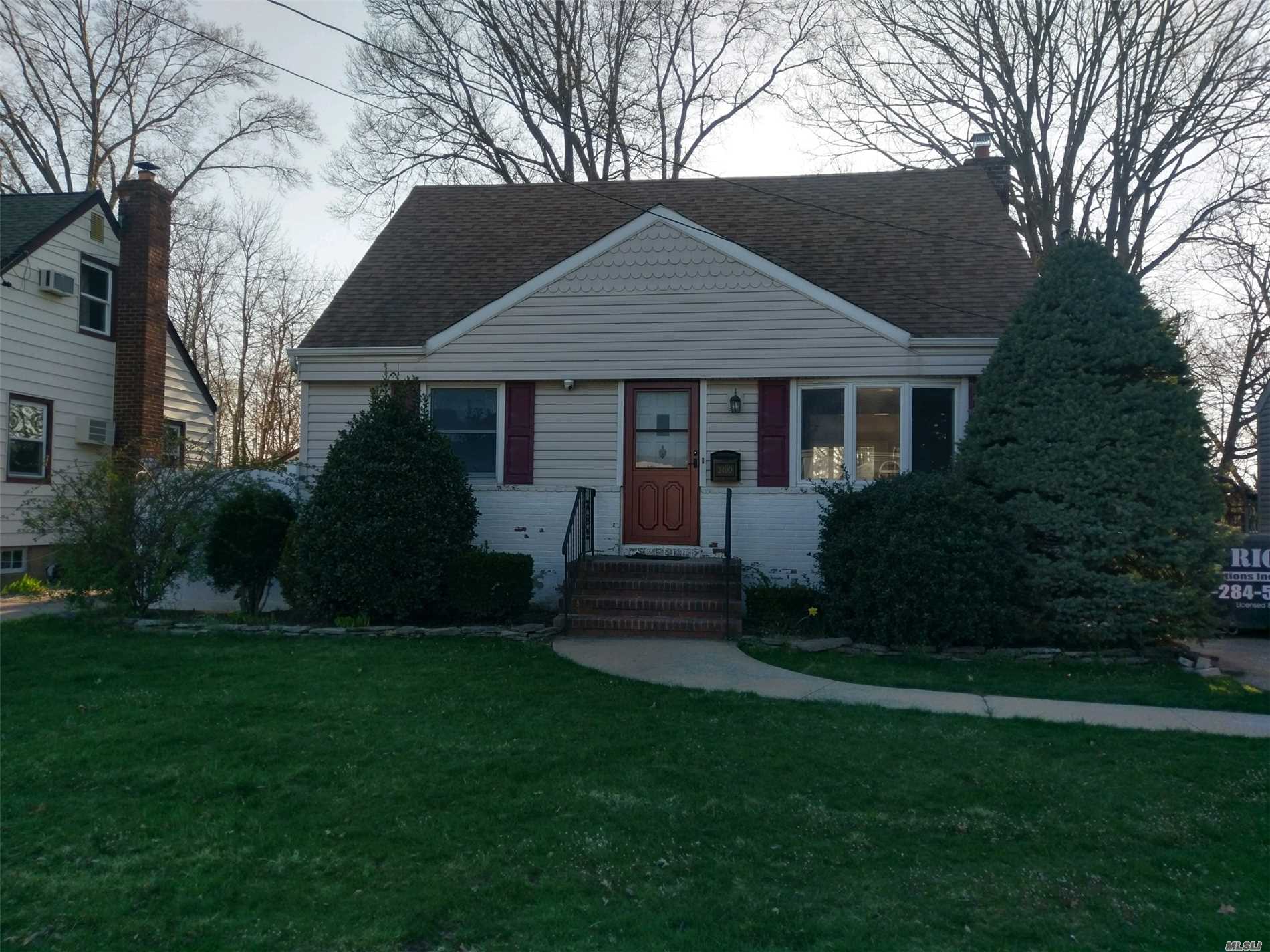 #1 photo, 2400 Willow Street, Wantagh , Ny 11793