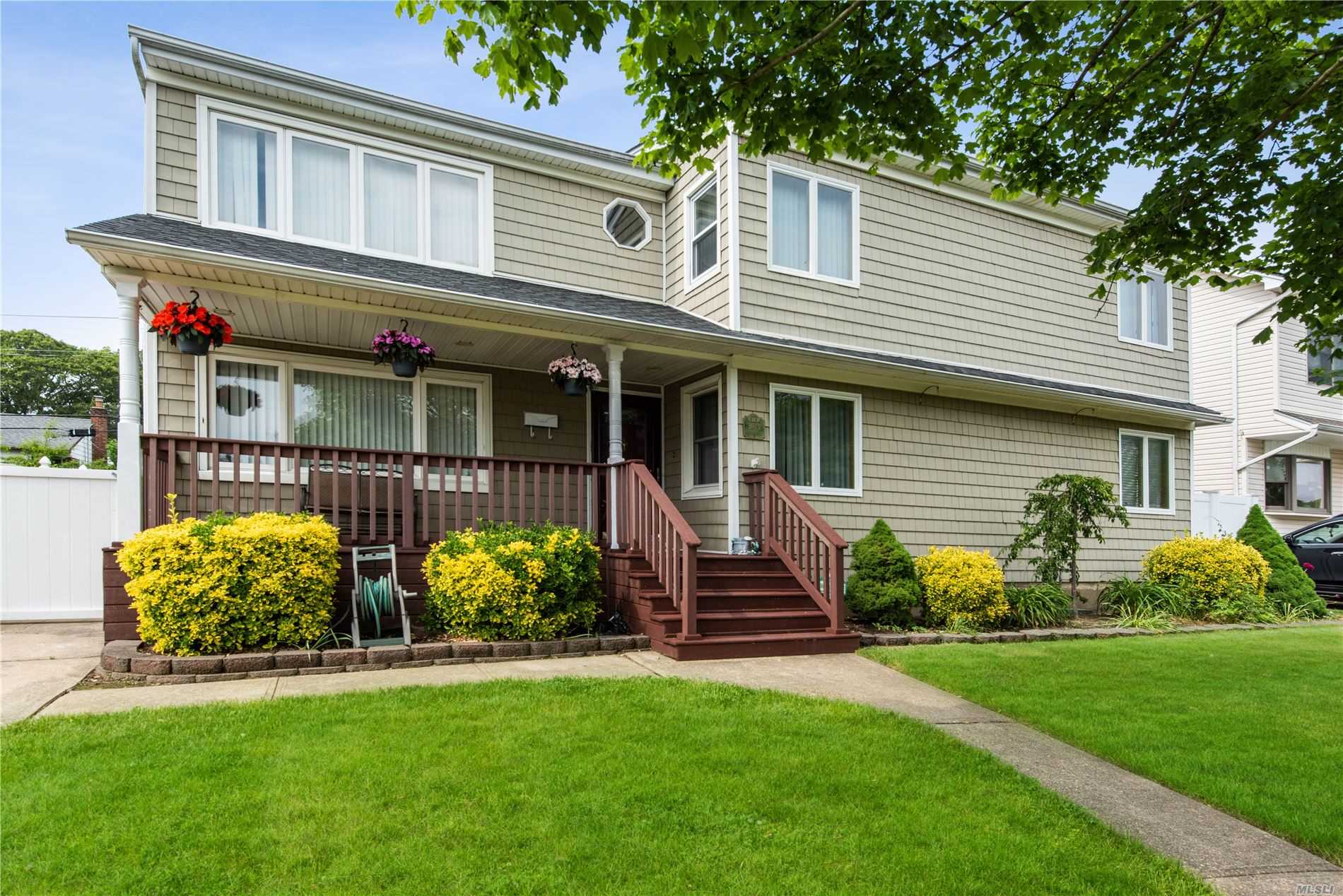 #1 photo, 3615 Woodward Avenue, Seaford , NY 11783