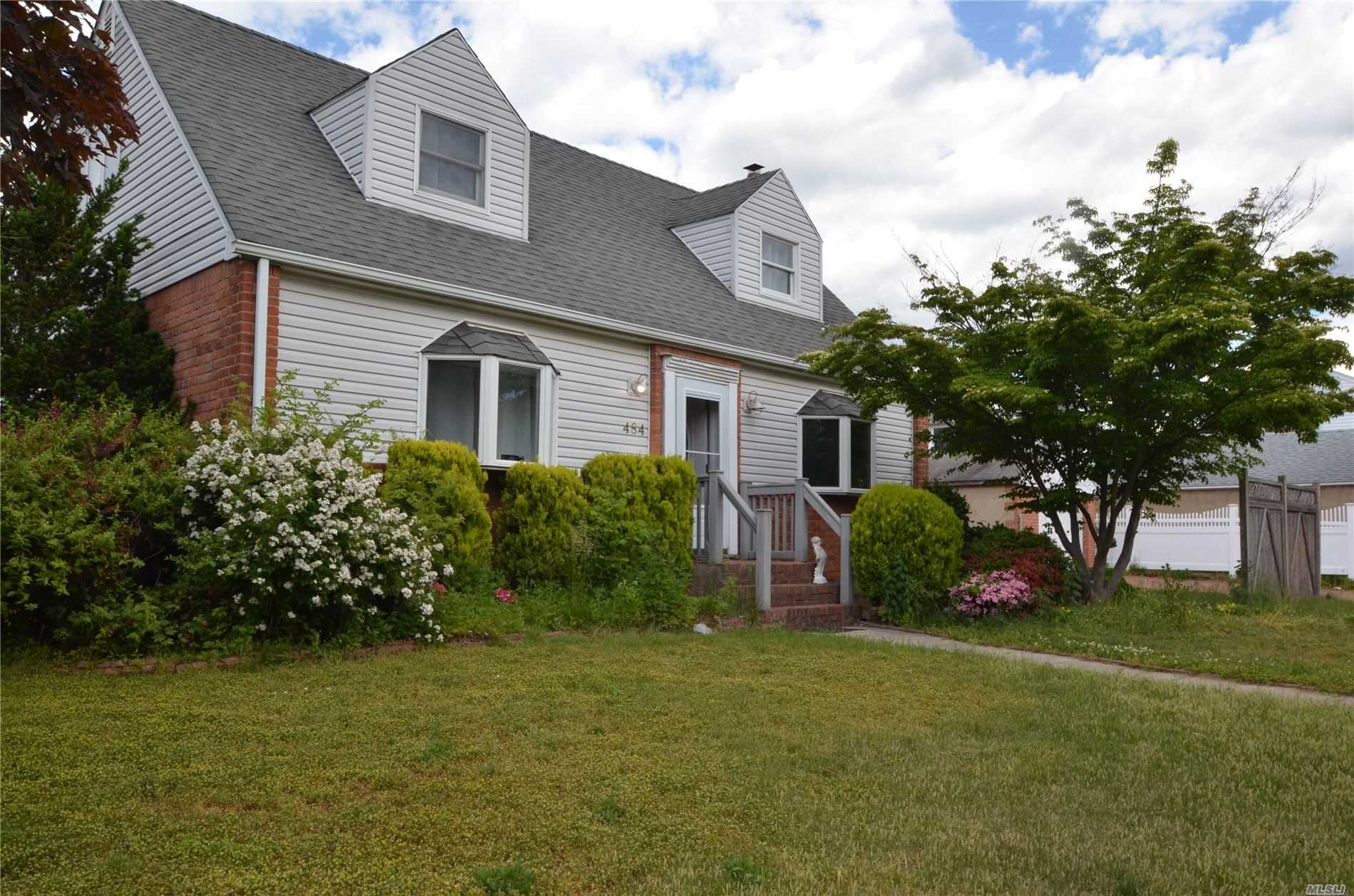 #1 photo, 484 Croyden Road, 长岛 花园城 Garden City South , NY 11530