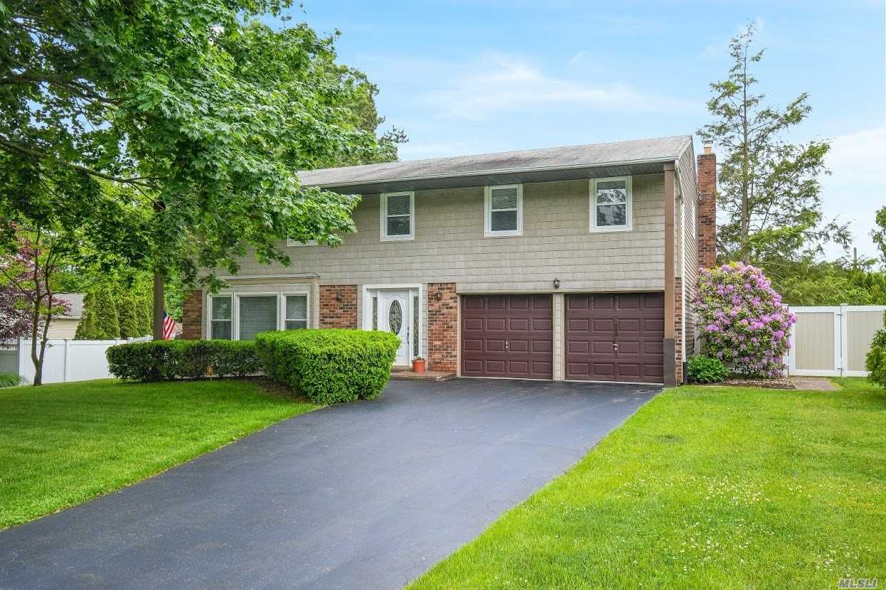 #1 photo, 10 Patricia Lane, سوفولك Lake Grove , NY 11755