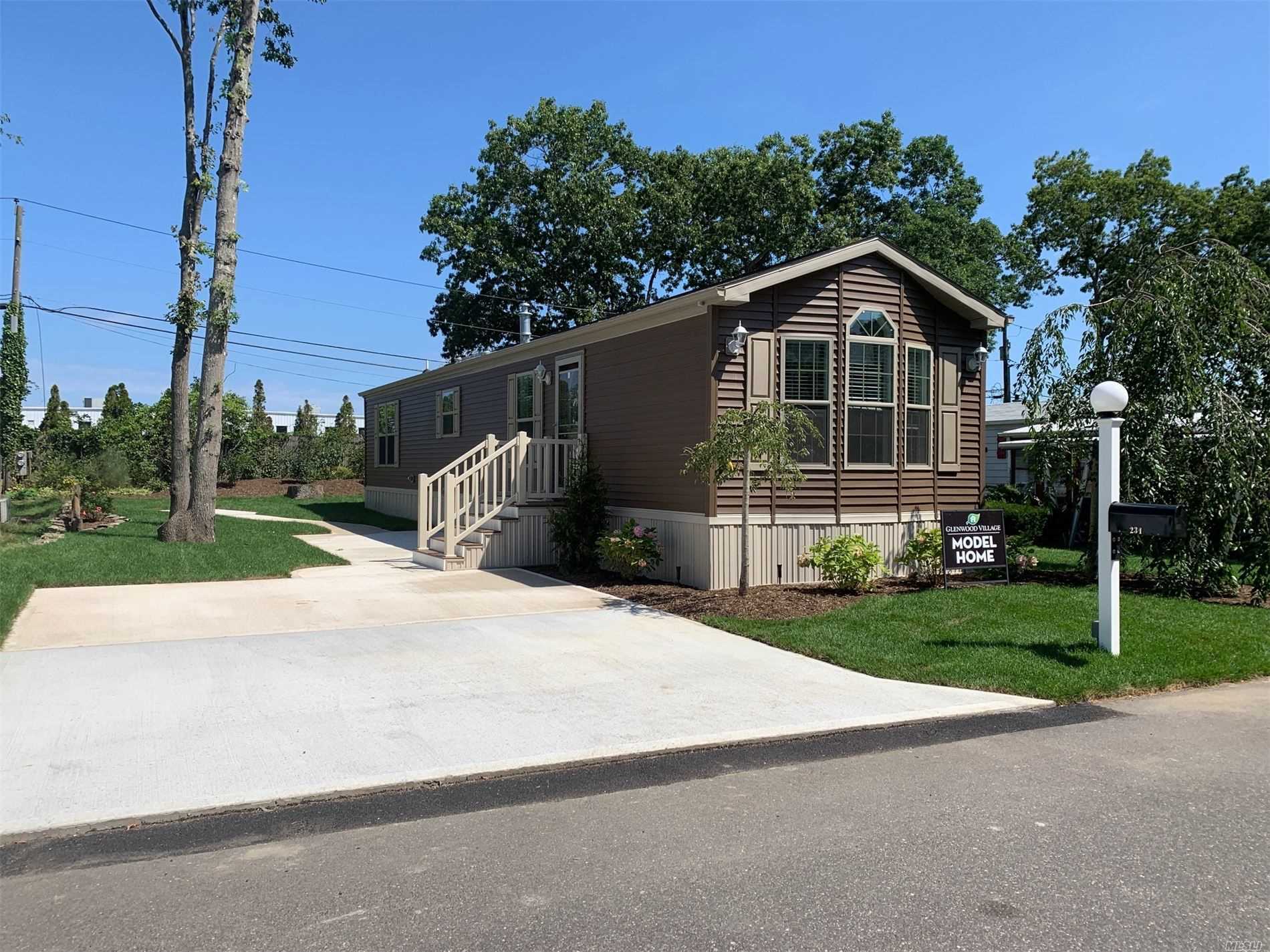 #1 photo, 1661-231 Old Country Road, Riverhead , NY 11901