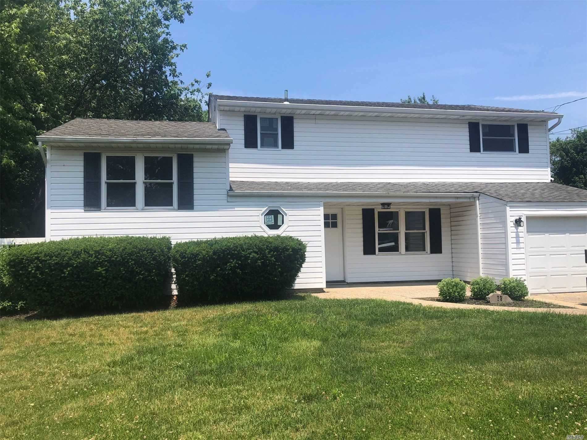 #1 photo, 23 Continental Drive, サフォーク郡 Centereach , NY 11720