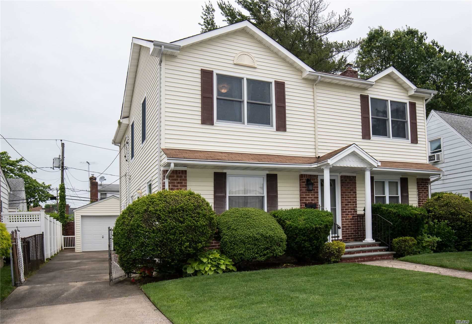 #1 photo, 249 Cushing Avenue, Williston Park , NY 11596