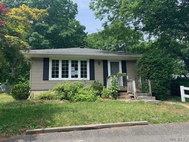 #1 photo, 70 Bullard Street, سوفولك Mastic , NY 11950