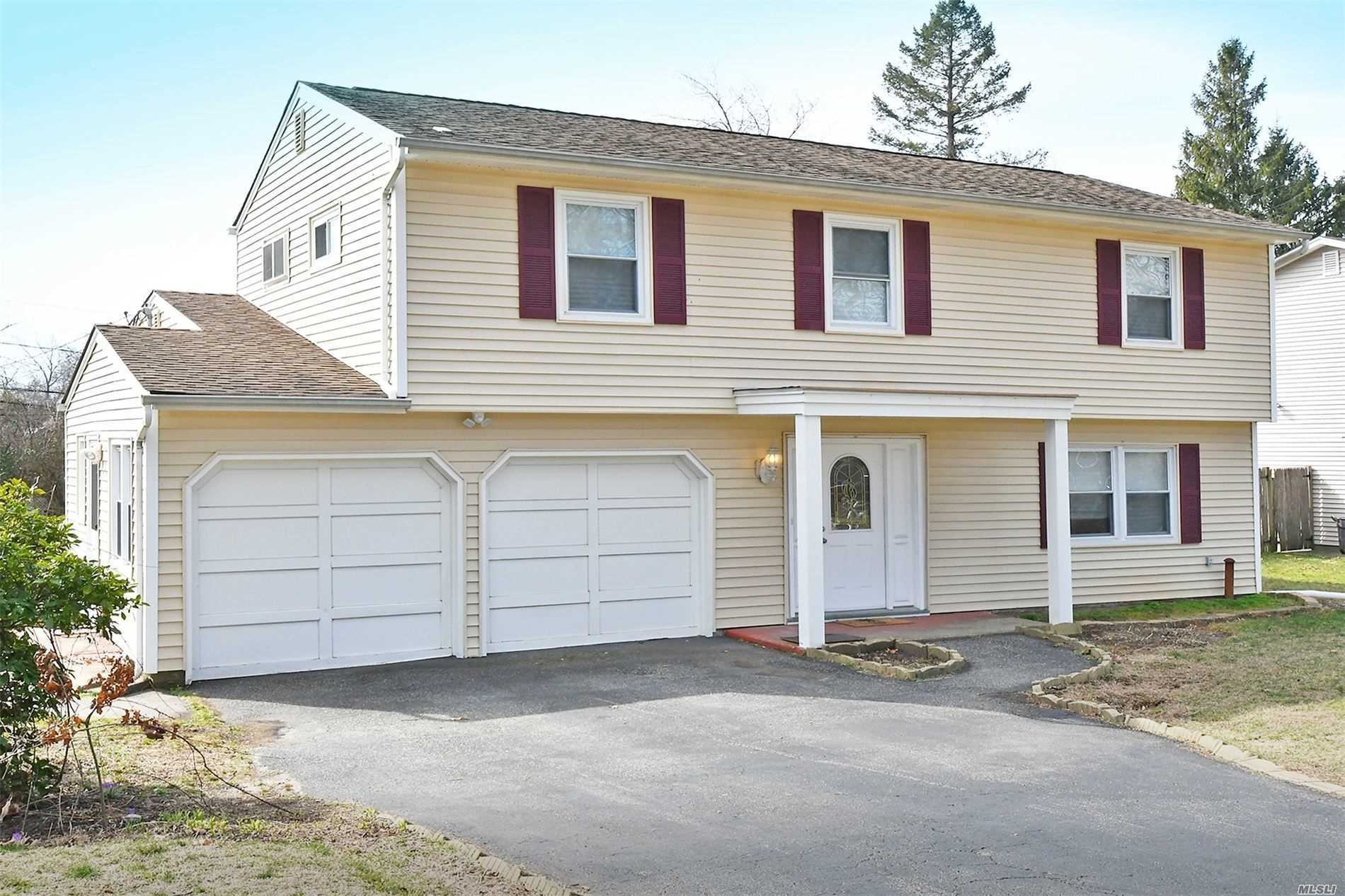 #1 photo, 30 Parkway Drive, Commack , NY 11725