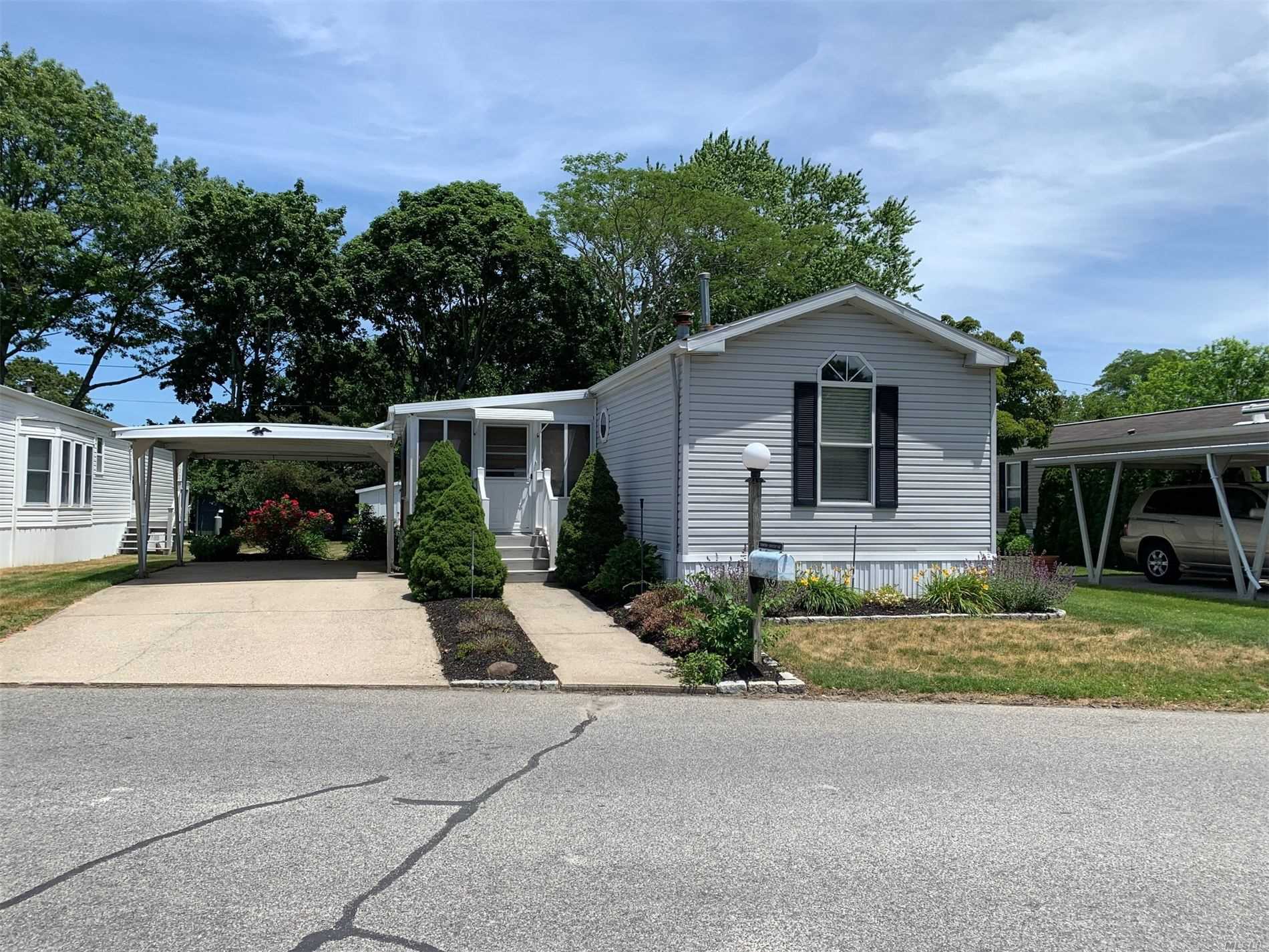 #1 photo, 1661-297 Old Country Road, Riverhead , NY 11901