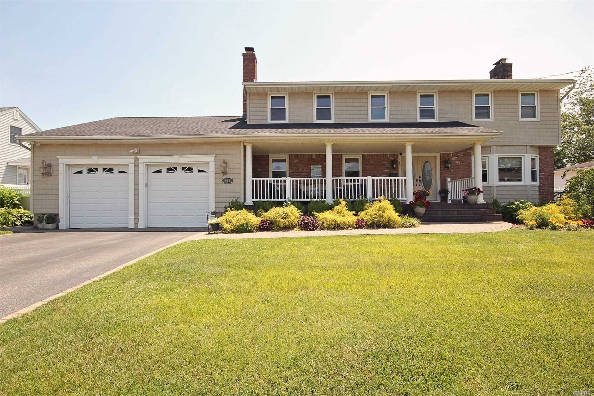 #1 photo, 619 Cadman Road, सफ़ोक काउंटी West Islip , NY 11795