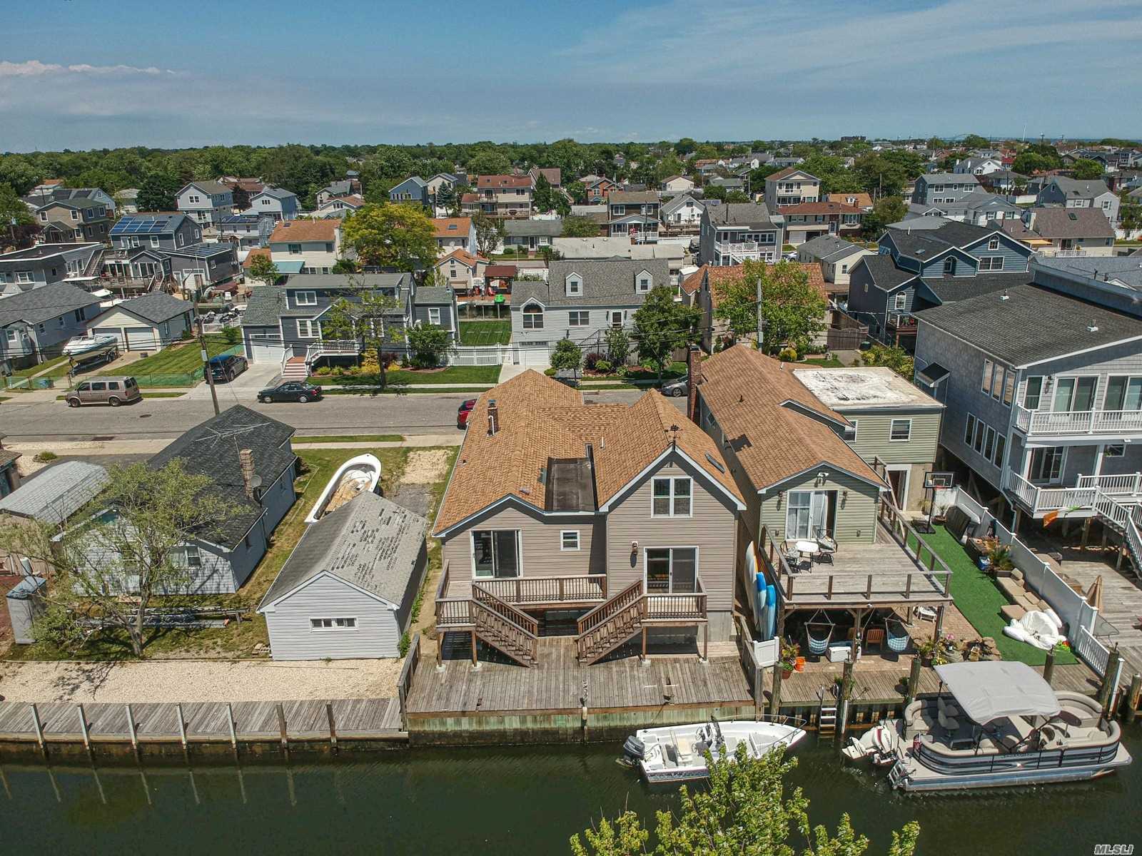 #1 photo, 855 S 7th Street, Lindenhurst , NY 11757